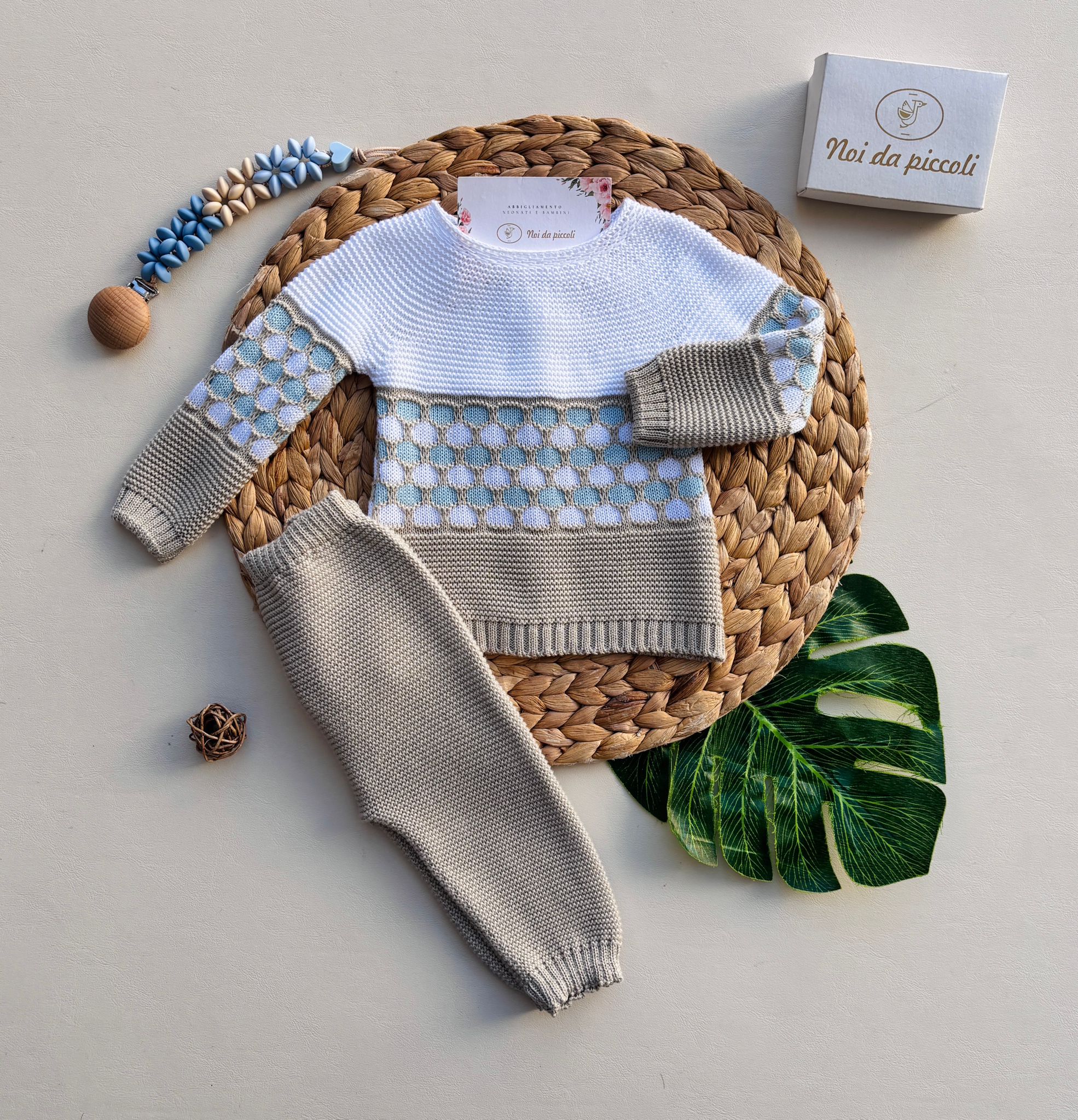 COMPLETO 2 PZ IN COTONE E ACRILICO CON DISEGNINI BEIGE E CIELO - Noi da piccoli