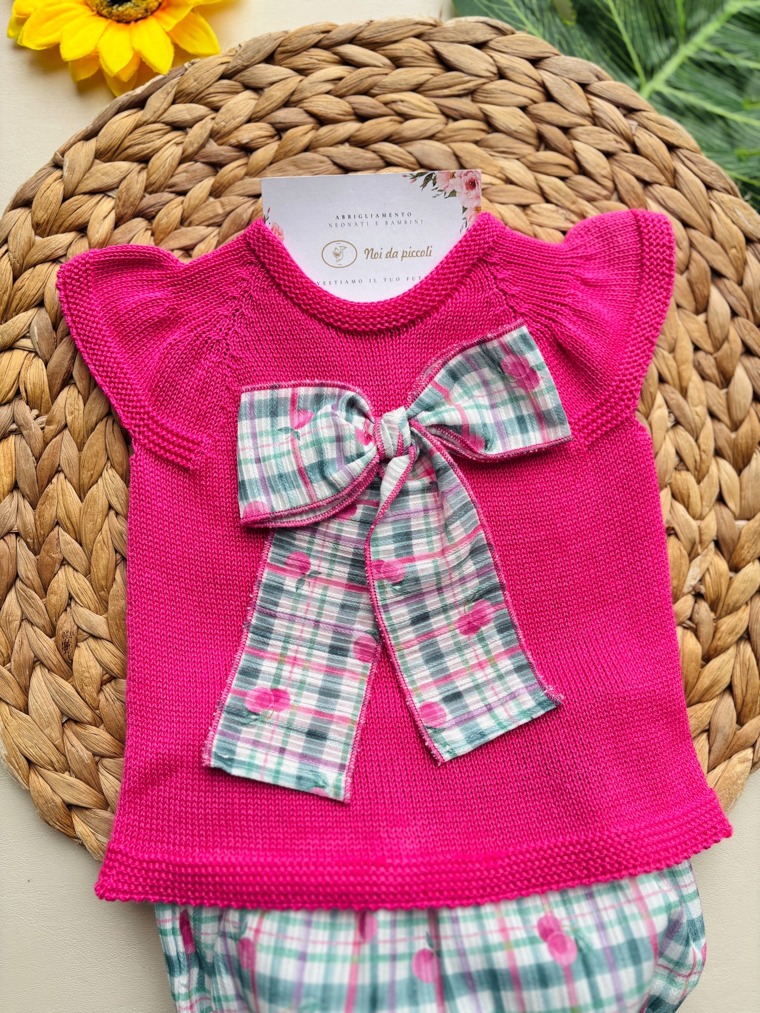 COMPLETO 2 PZ IN COTONE E ACRILICO CON FIOCCO CENTRALE A QUADRONI FUCSIA - Noi da piccoli