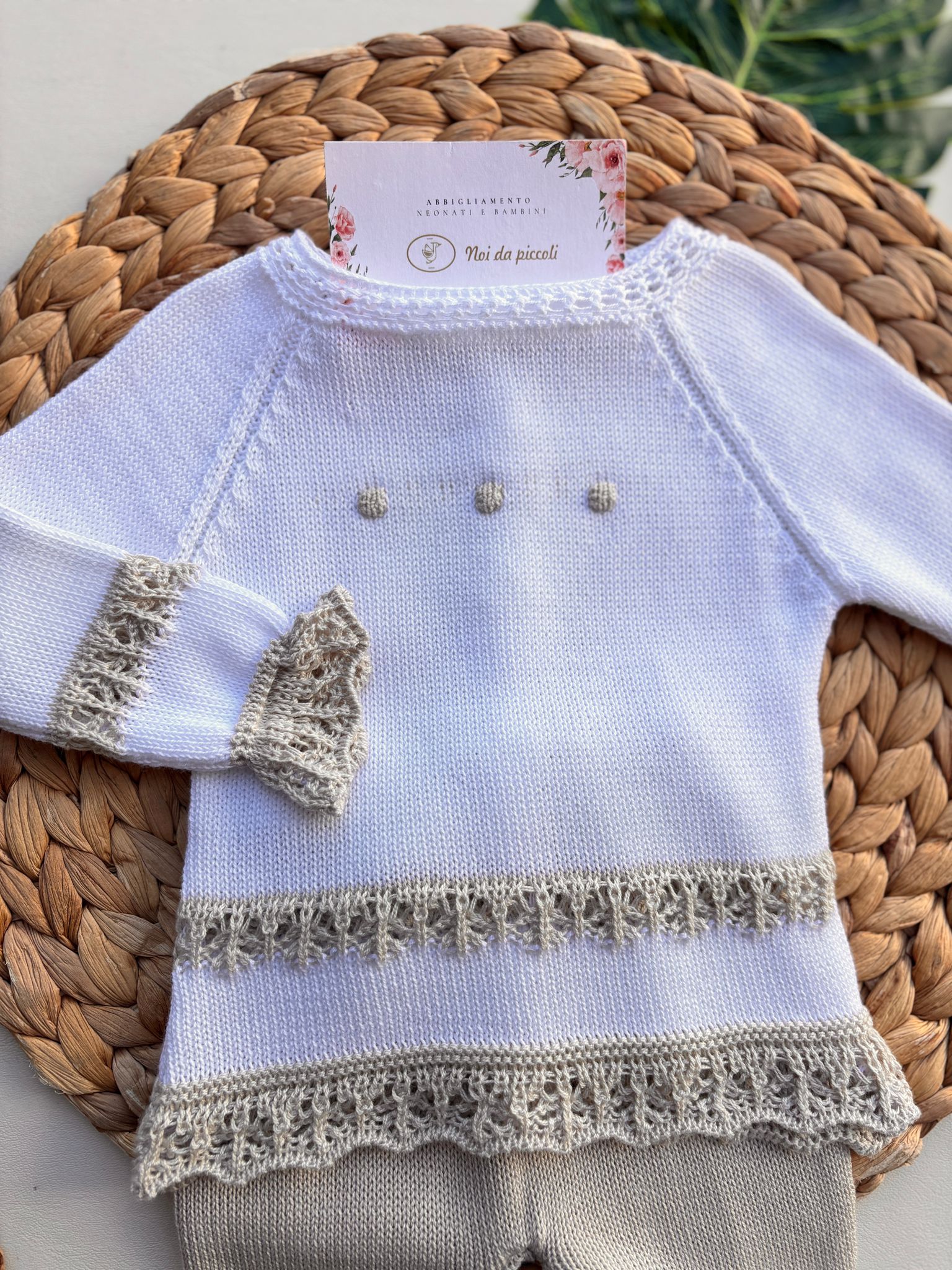 COMPLETO 2 PZ IN COTONE E ACRILICO CON RICAMI BIANCO BEIGE - Noi da piccoli