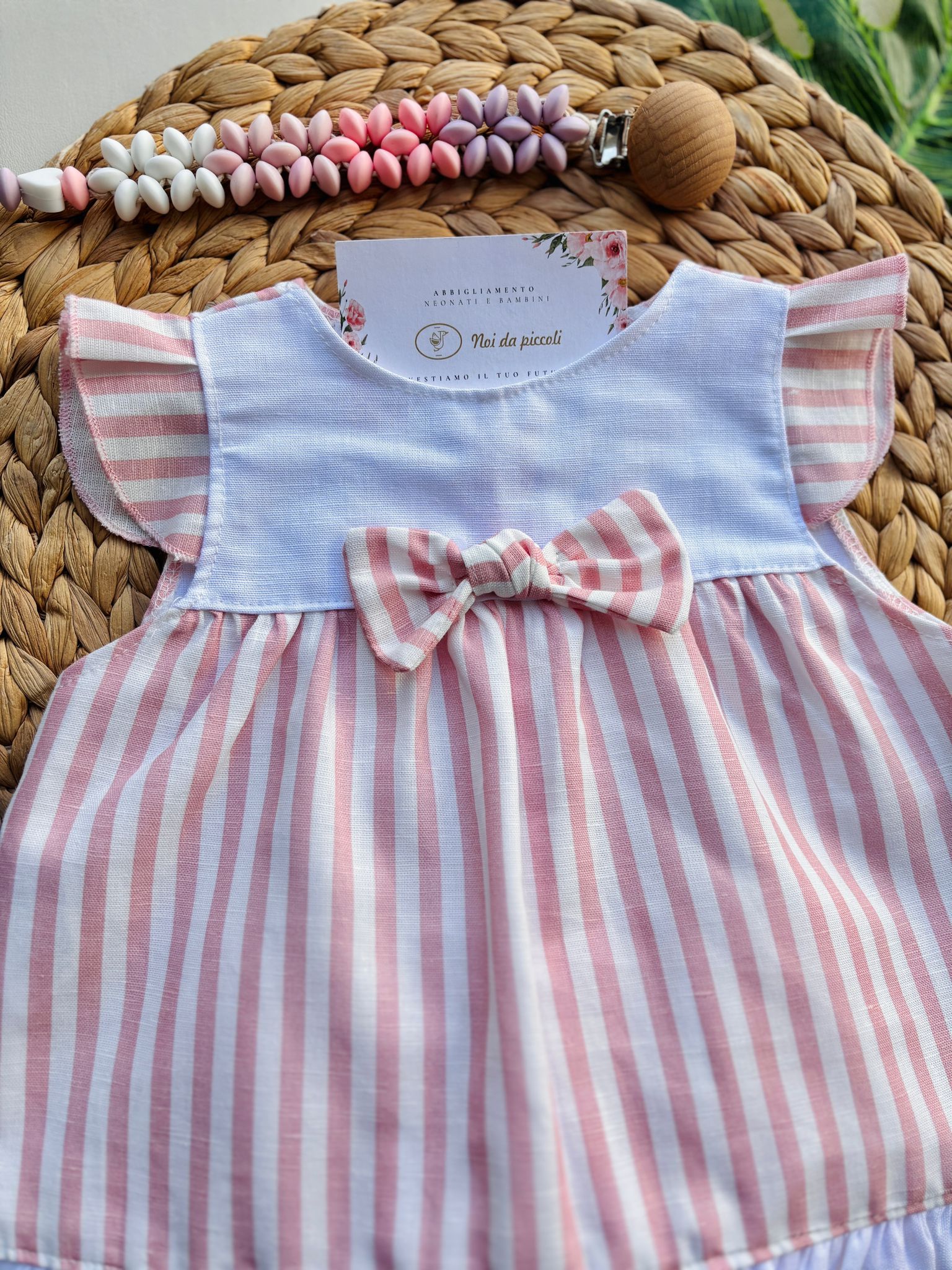 COMPLETO 2 PZ IN COTONE E LINO A RIGHE CON FIOCCHETTINO CENTRALE BIANCO ROSA - Noi da piccoli