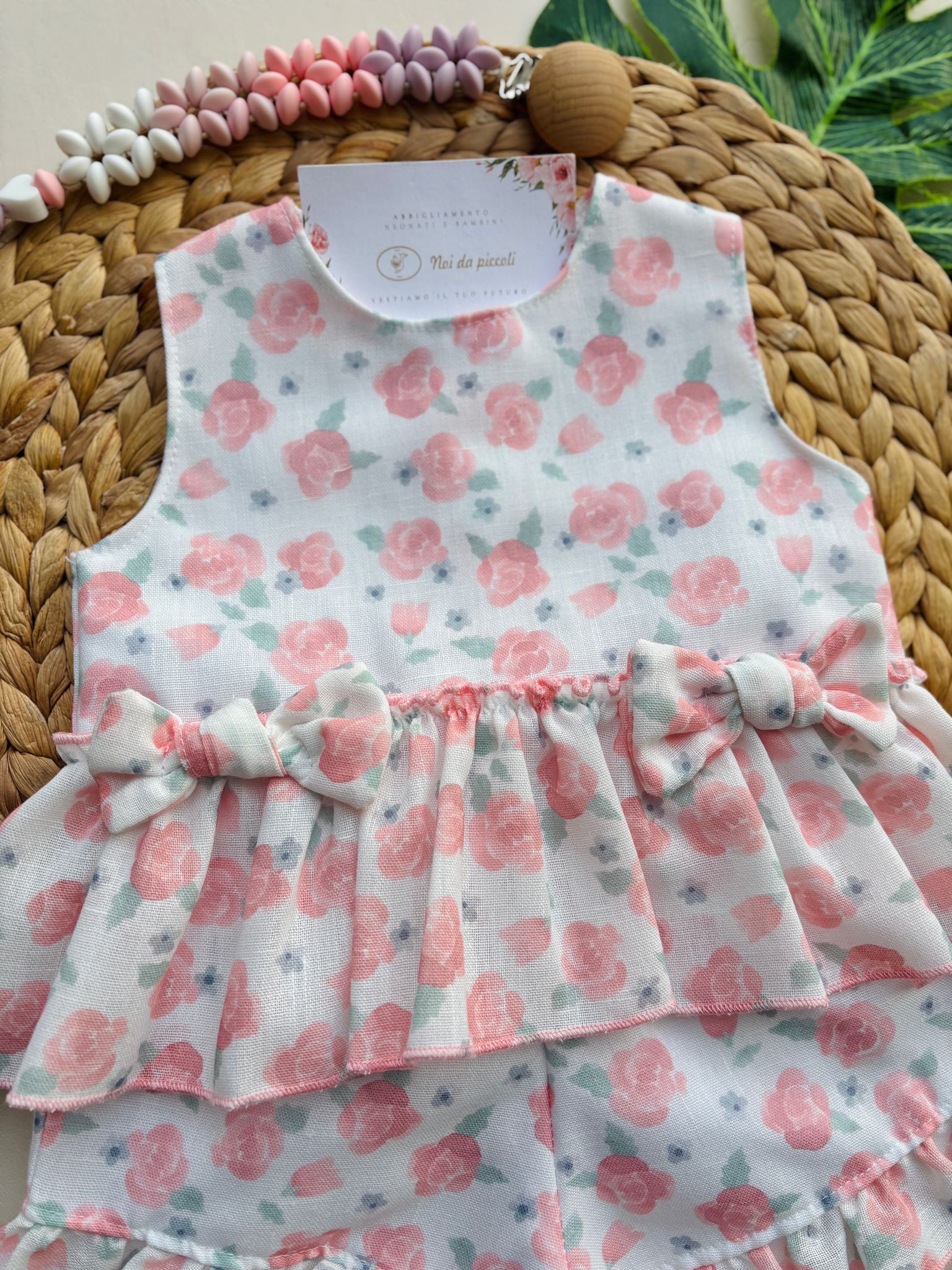 COMPLETO 2 PZ IN COTONE FLOREALE CON FIOCCHETTINI ROSA EMPOLVADO - Noi da piccoli