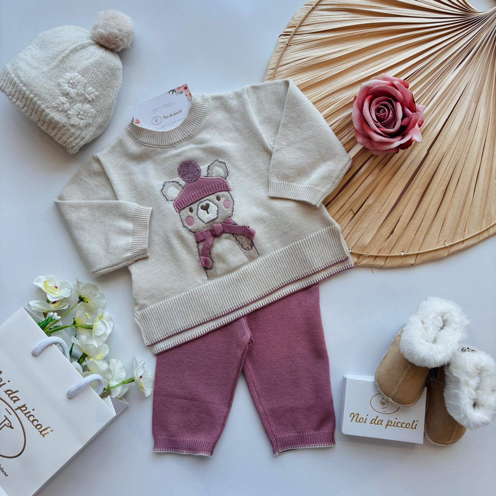 COMPLETO 2 PZ IN FILATO CALDO CON ORSACCHIOTTO ORQUIDEA - Noi da piccoli