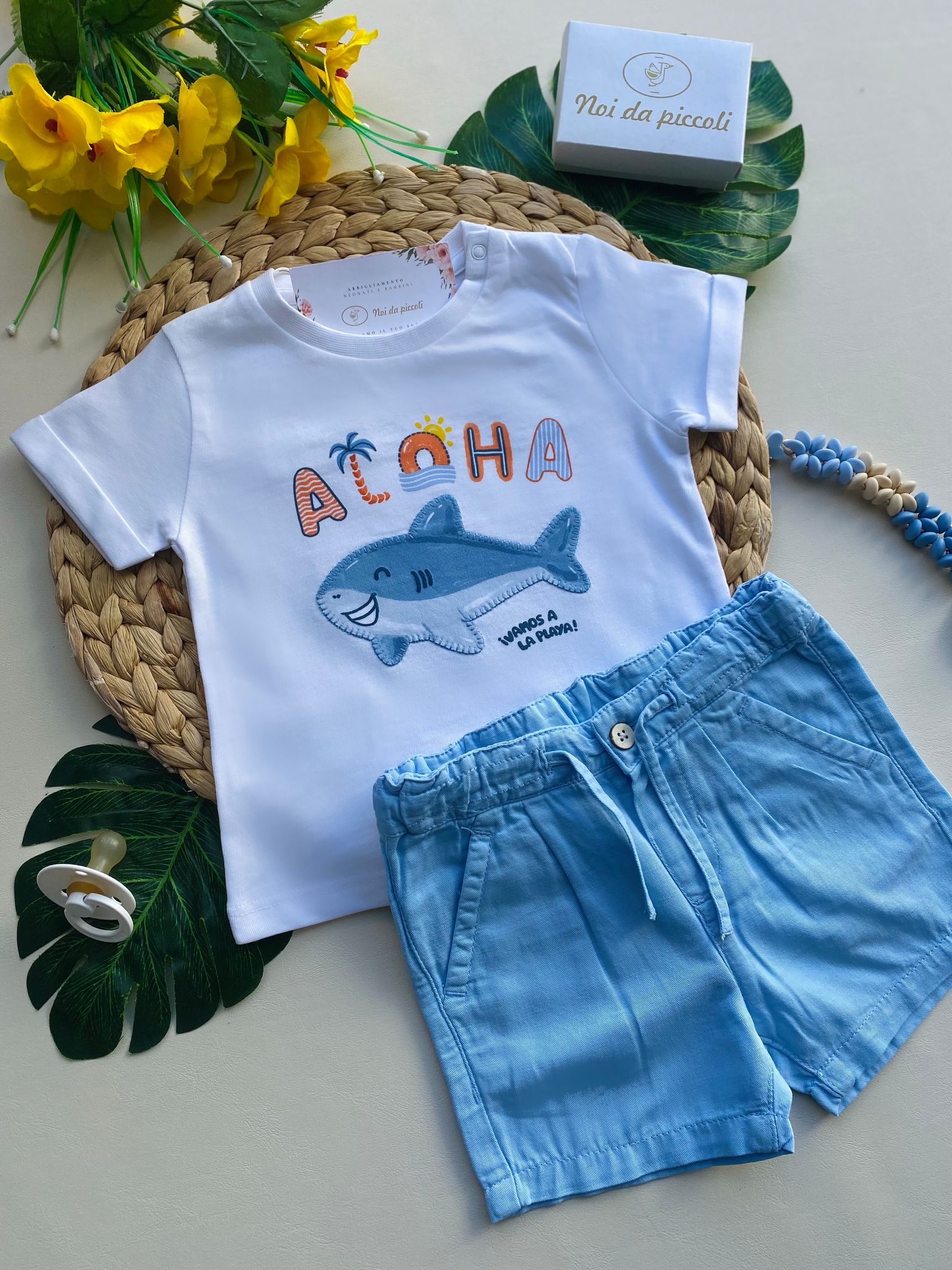 completo 2 pz pantaloncino cielo e magliettina bianca con disegnini - Noi da piccoli