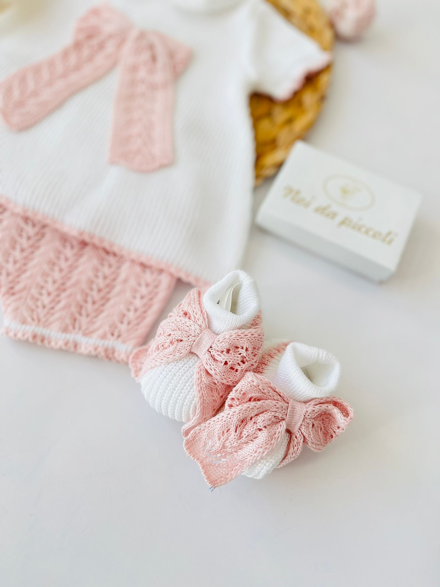 COMPLETO 2PZ CON BABBUCCE 100% FILO DI COTONE BIANCO ROSA - Noi da piccoli