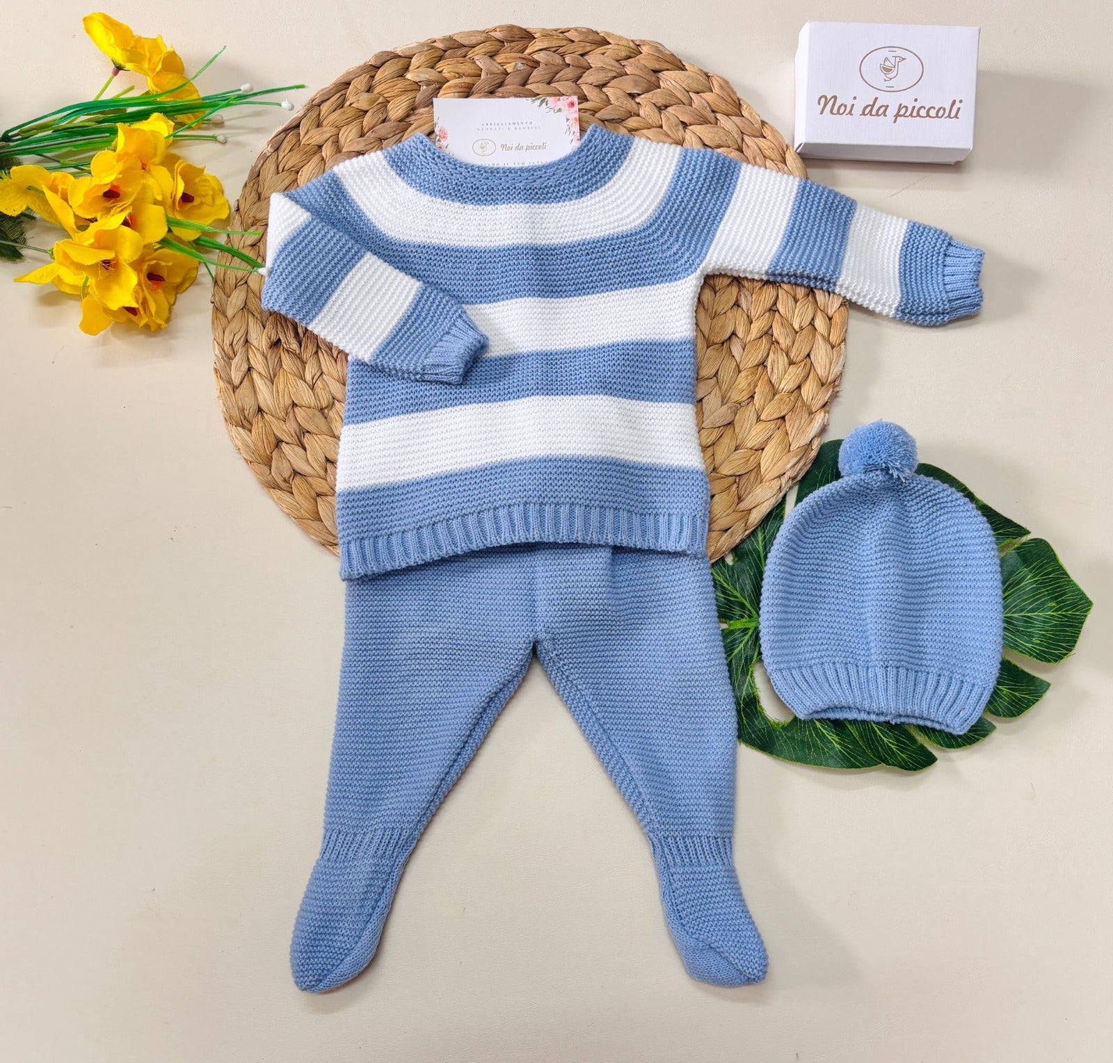 COMPLETO 2PZ CON CAPPELLINO FILATO CALDO CIELO - Noi da piccoli