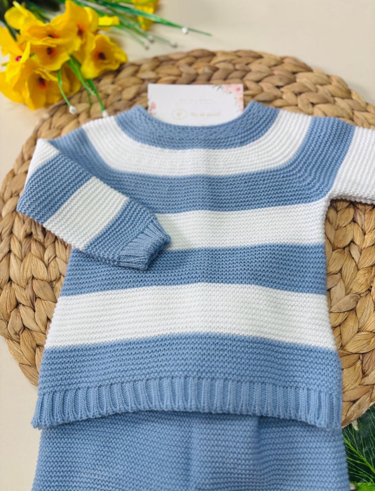COMPLETO 2PZ CON CAPPELLINO FILATO CALDO CIELO - Noi da piccoli