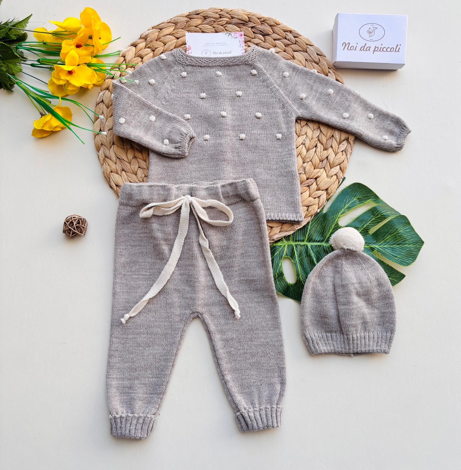 COMPLETO 2PZ CON CAPPELLINO FILATO CALDO POIS TORTORA - Noi da piccoli