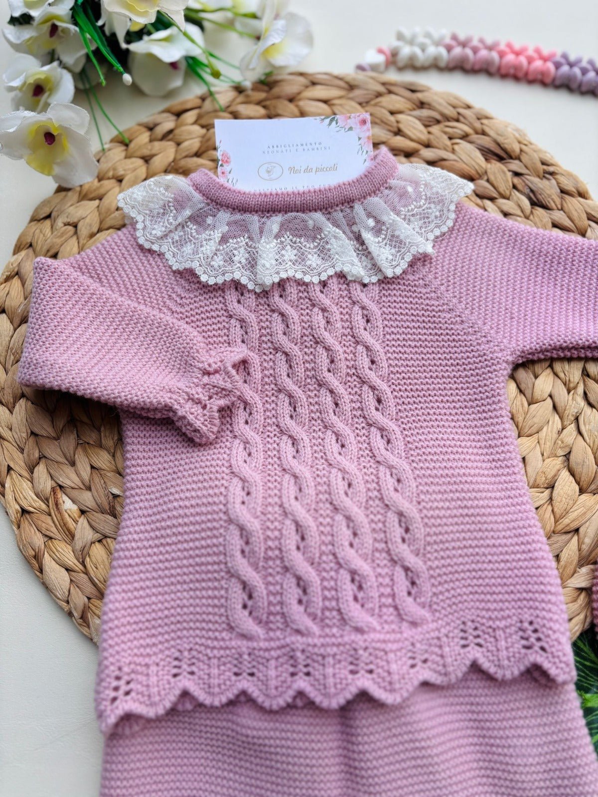 COMPLETO 2PZ CON CAPPELLINO FILATO CALDO ROSA - Noi da piccoli