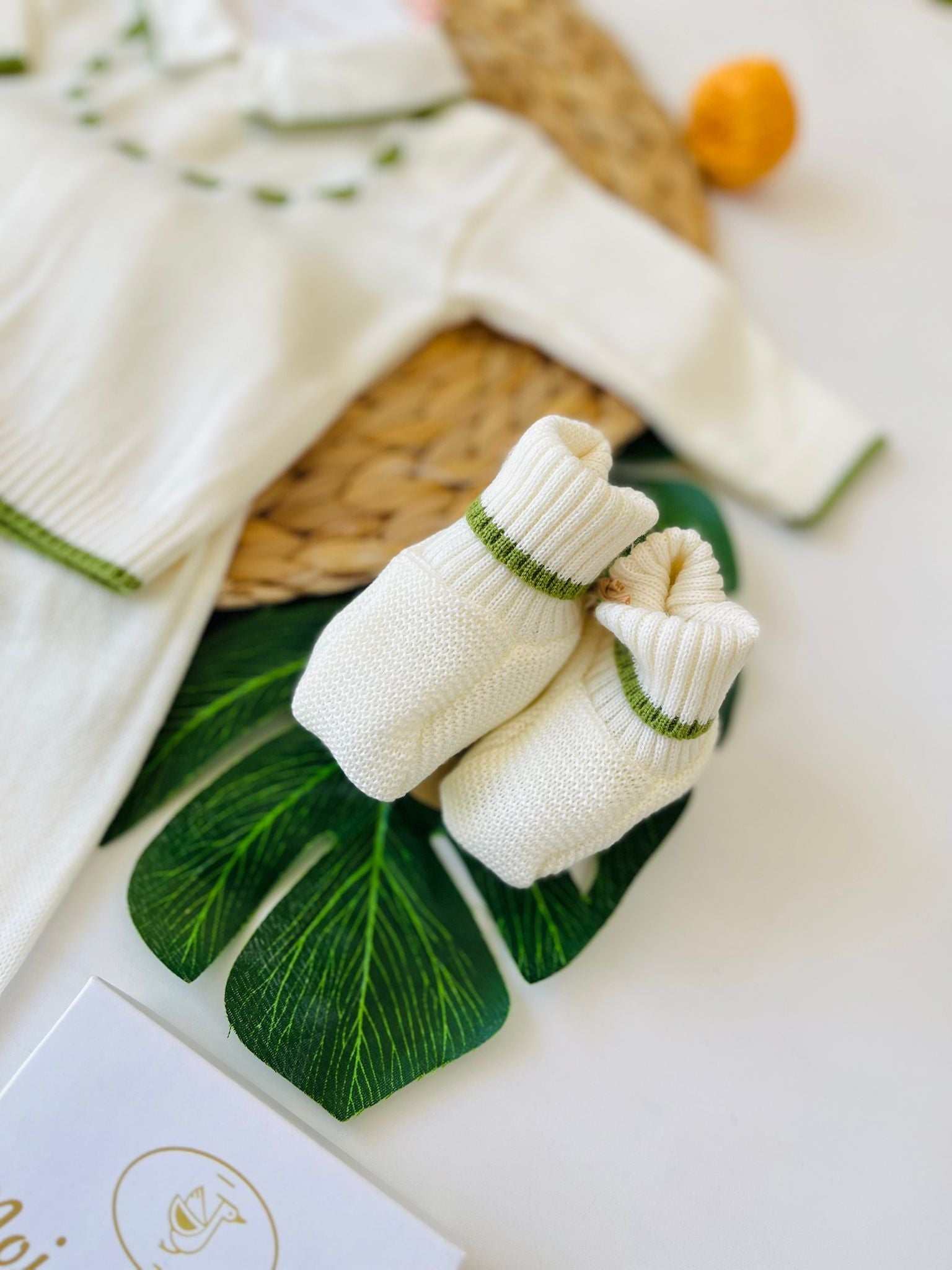 COMPLETO 2PZ CON PARURE FILATO CALDO PANNA VERDE - Noi da piccoli