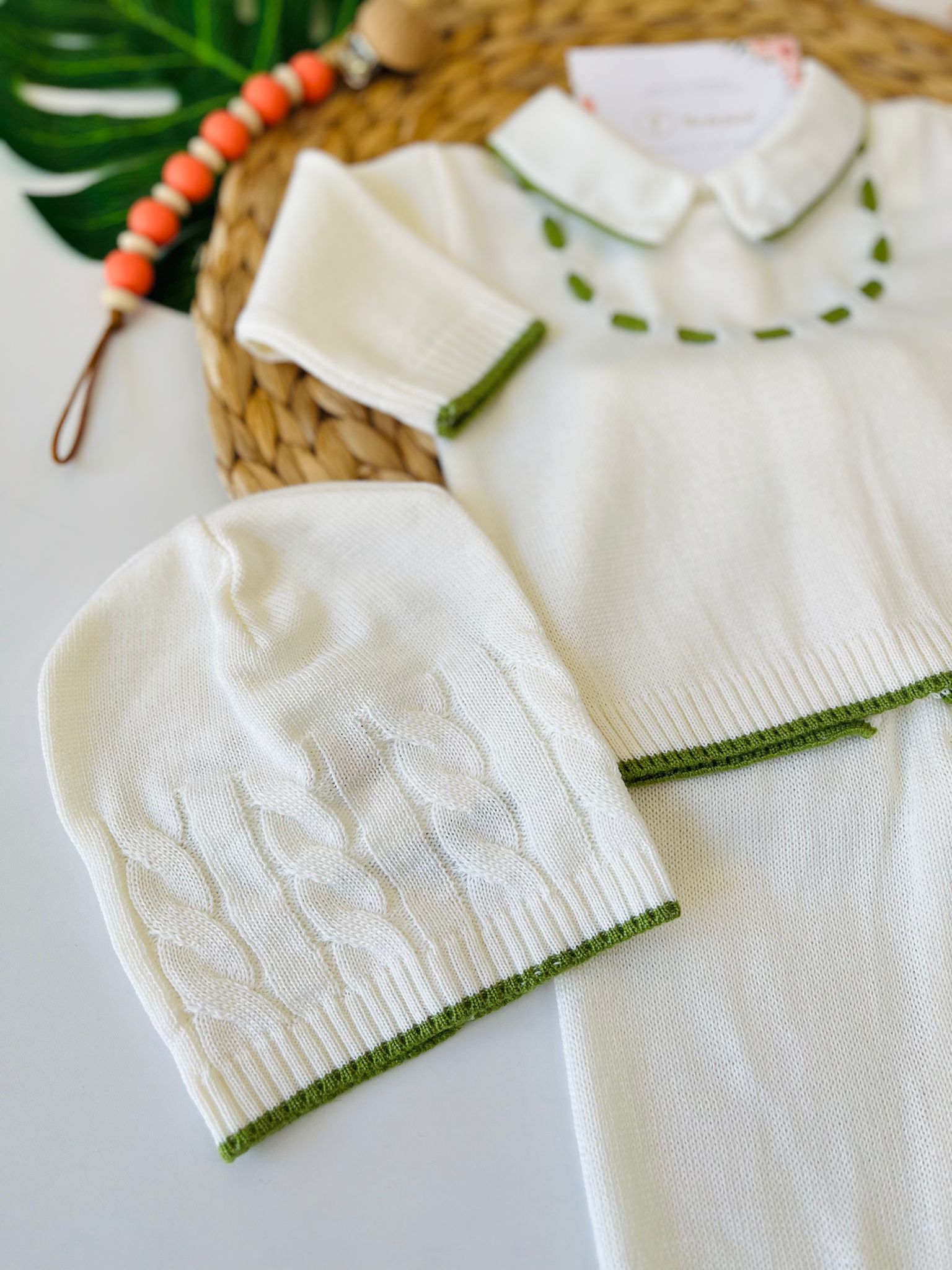 COMPLETO 2PZ CON PARURE FILATO CALDO PANNA VERDE - Noi da piccoli