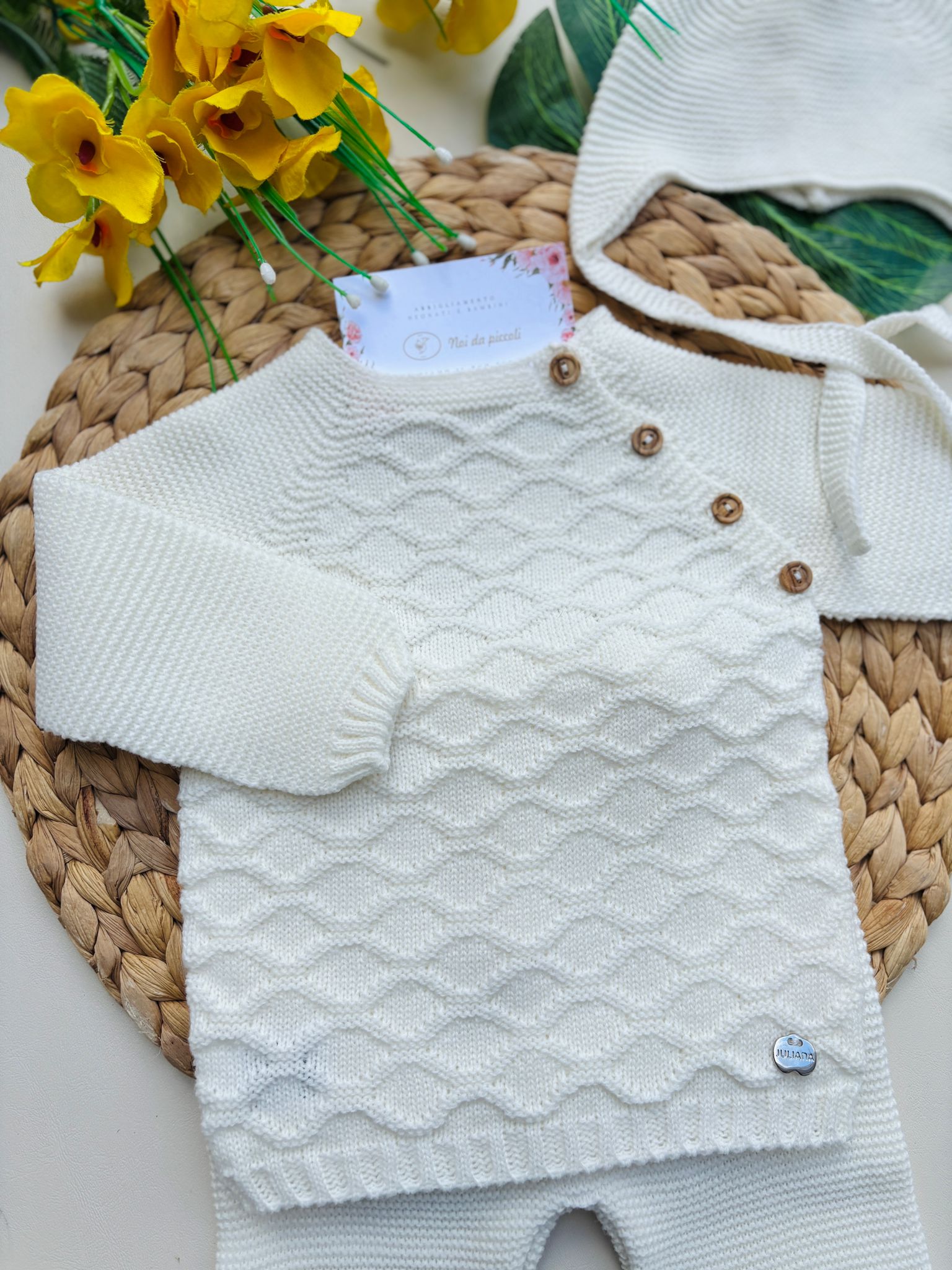 COMPLETO 3 PZ CON BOTTONCINI IN FINTO LEGNO CRUDO - Noi da piccoli