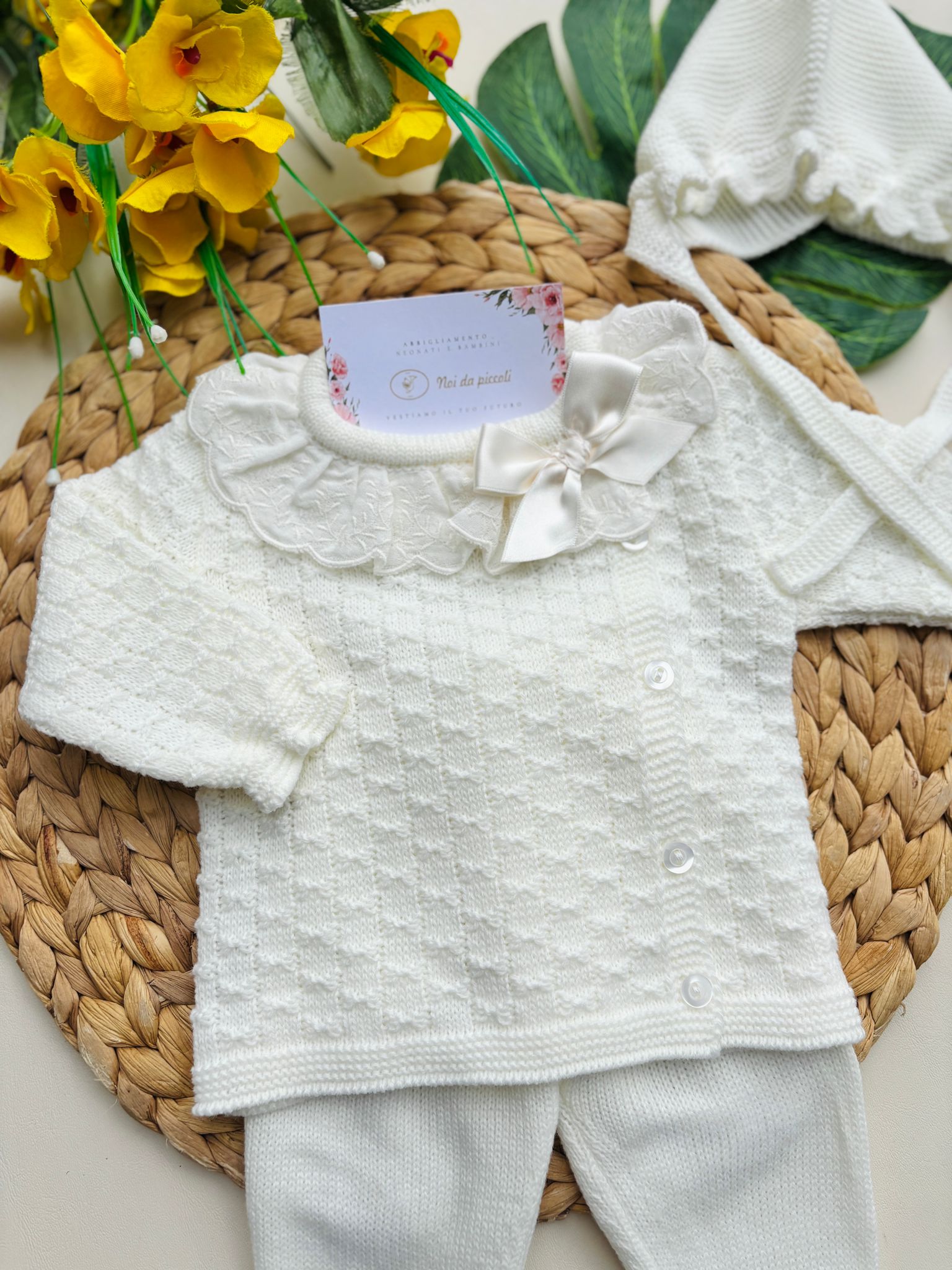 COMPLETO 3 PZ CON FIOCCHETTO 100% ACRILICO CRUDO - Noi da piccoli