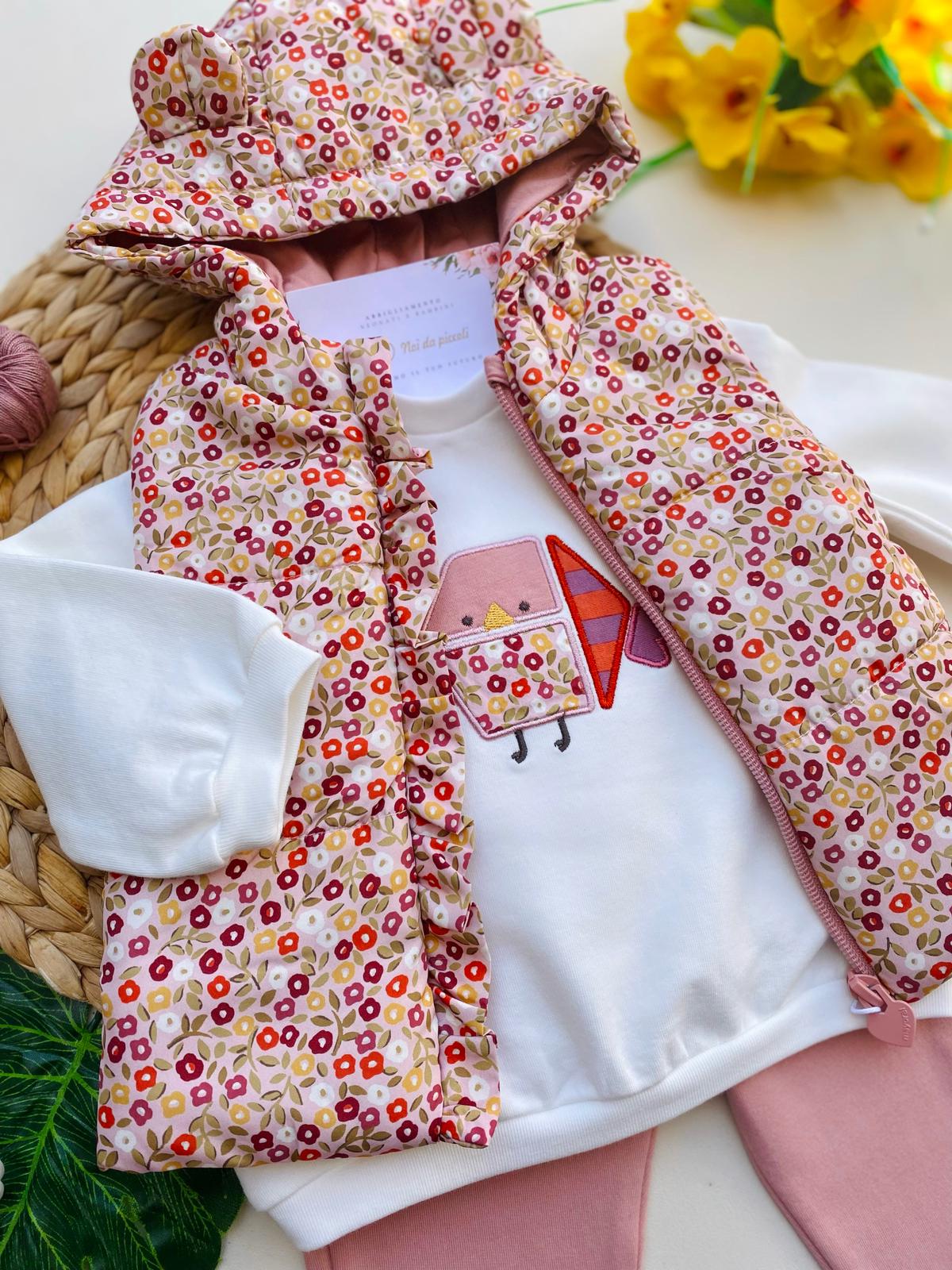 COMPLETO 3 PZ CON FIORELLINI E PULCINO FILATO CALDO MELLOW - Noi da piccoli