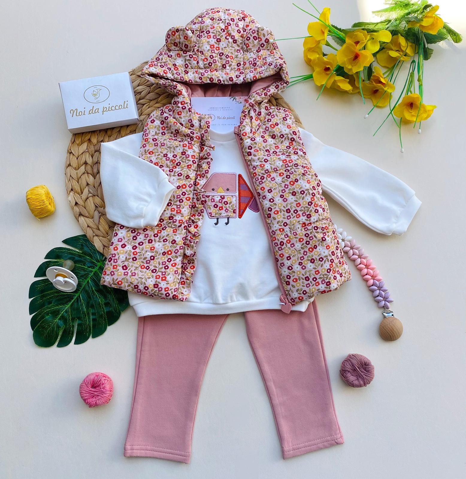 COMPLETO 3 PZ CON FIORELLINI E PULCINO FILATO CALDO MELLOW - Noi da piccoli