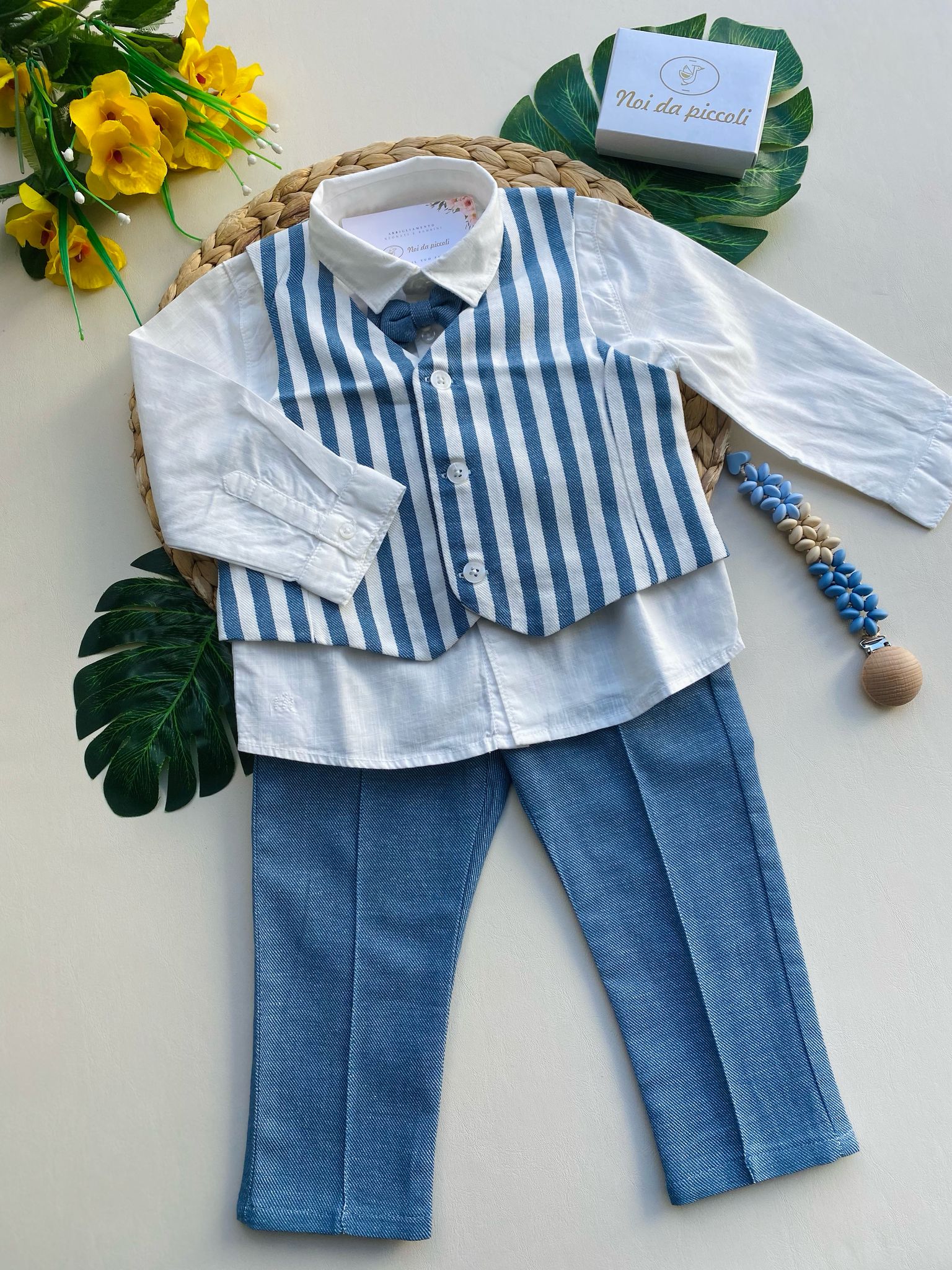 completo 3 pz con pantalone blu,camicia bianca e gilet a righe bianco e blu - Noi da piccoli