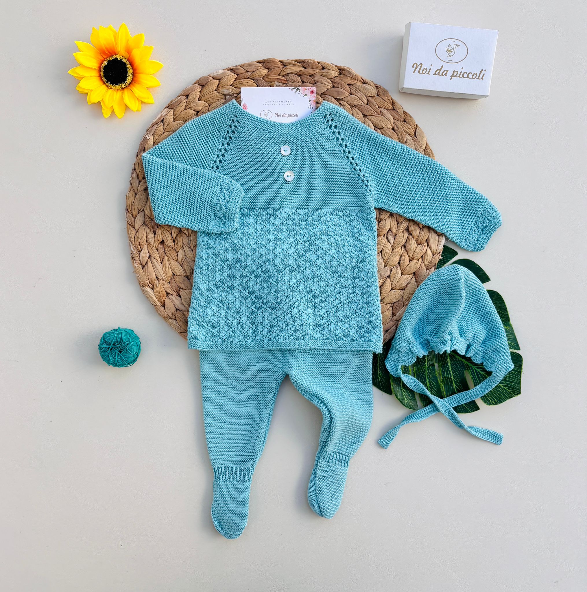 COMPLETO 3 PZ IN COTONE E ACRILICO CON BOTTONCINI IN MADREPERLA ACQUAMARINA - Noi da piccoli