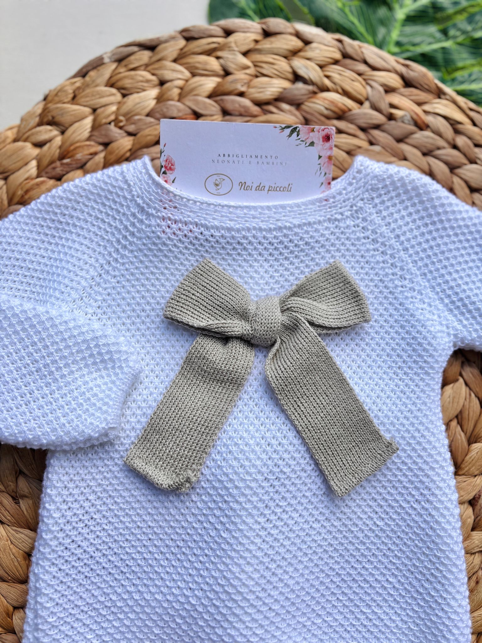 COMPLETO 3 PZ IN COTONE E ACRILICO CON FIOCCO CENTRALE BIANCO BEIGE - Noi da piccoli