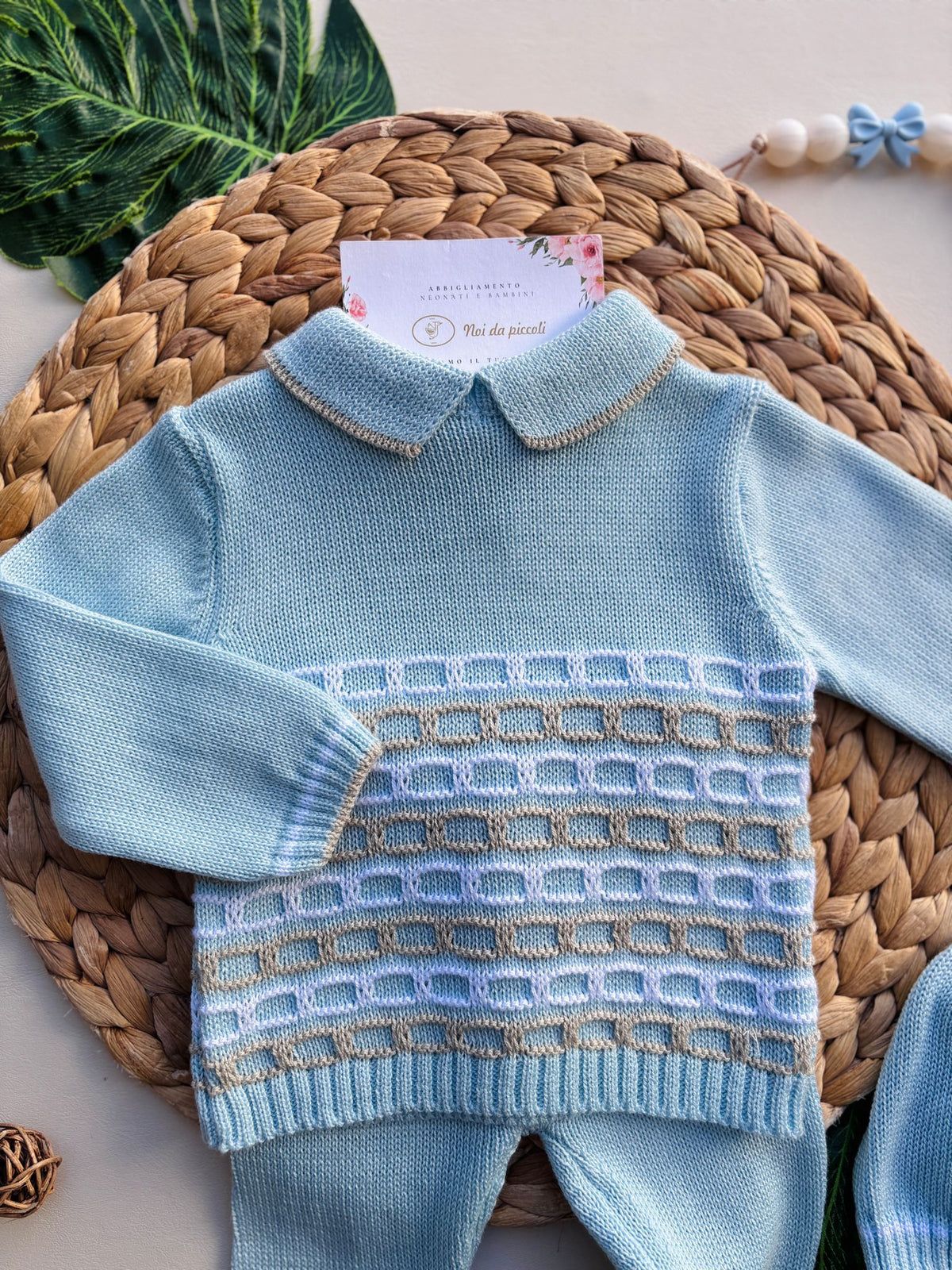 COMPLETO 3 PZ IN COTONE E ACRILICO CON RICAMI BEIGE E BIANCO CIELO - Noi da piccoli