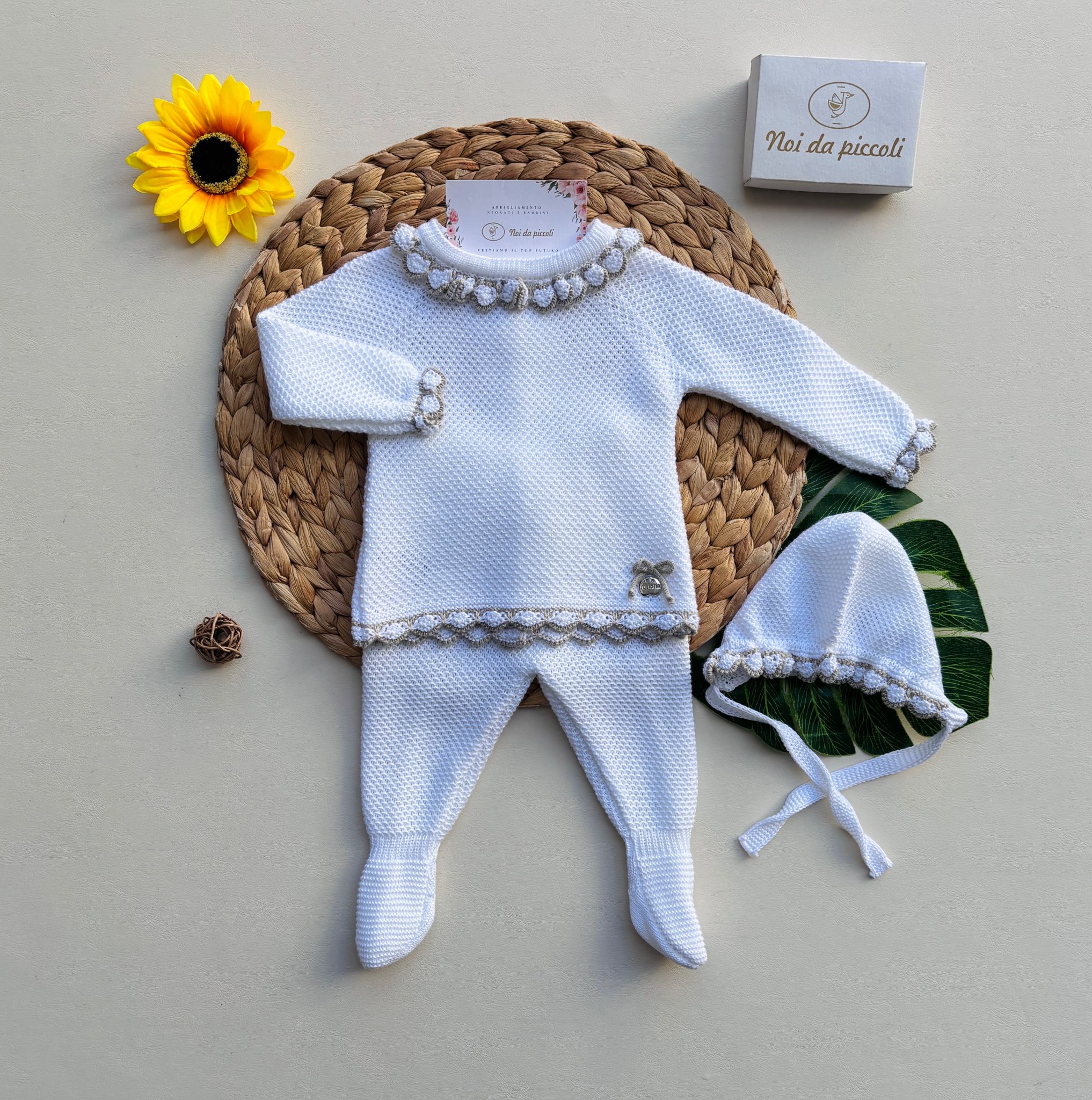 COMPLETO 3 PZ IN COTONE E ACRILICO CON RICAMI BIANCO BEIGE - Noi da piccoli