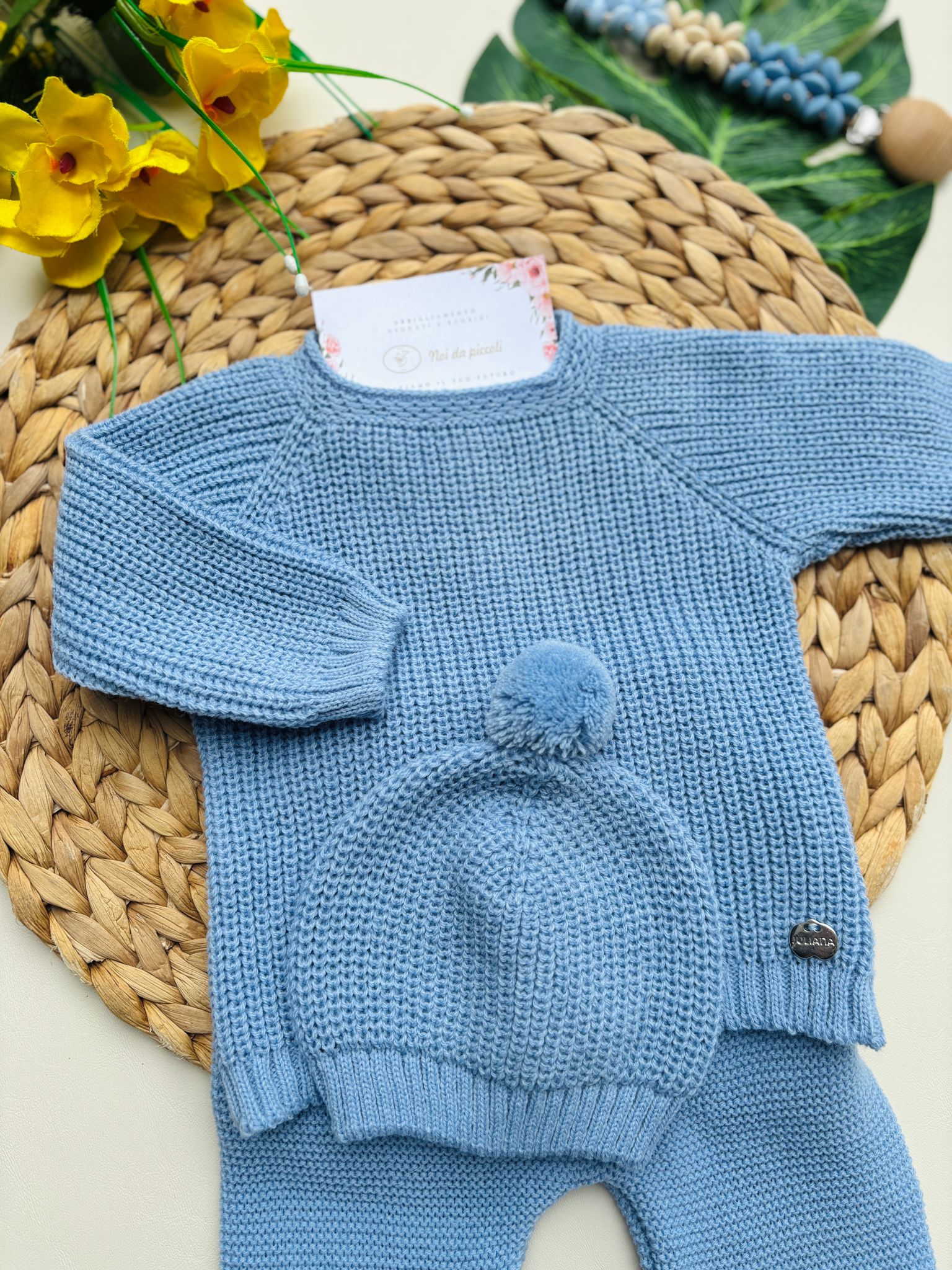 COMPLETO 3 PZ IN FILATO CALDO 100% ACRILICO CIELO - Noi da piccoli