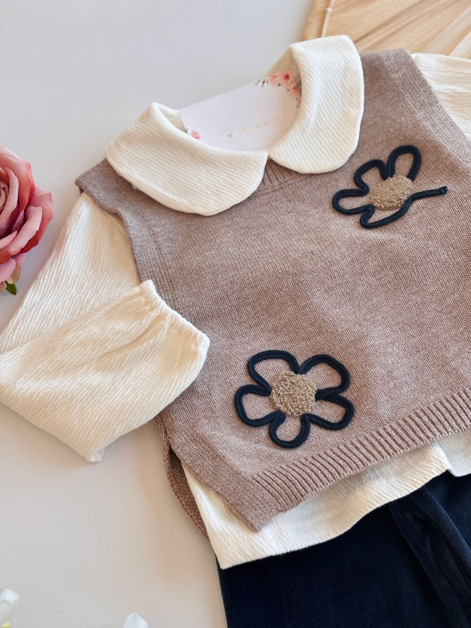 COMPLETO 3 PZ IN FILATO CALDO E CALDO COTONE CON FIORELLINI MARINO - Noi da piccoli