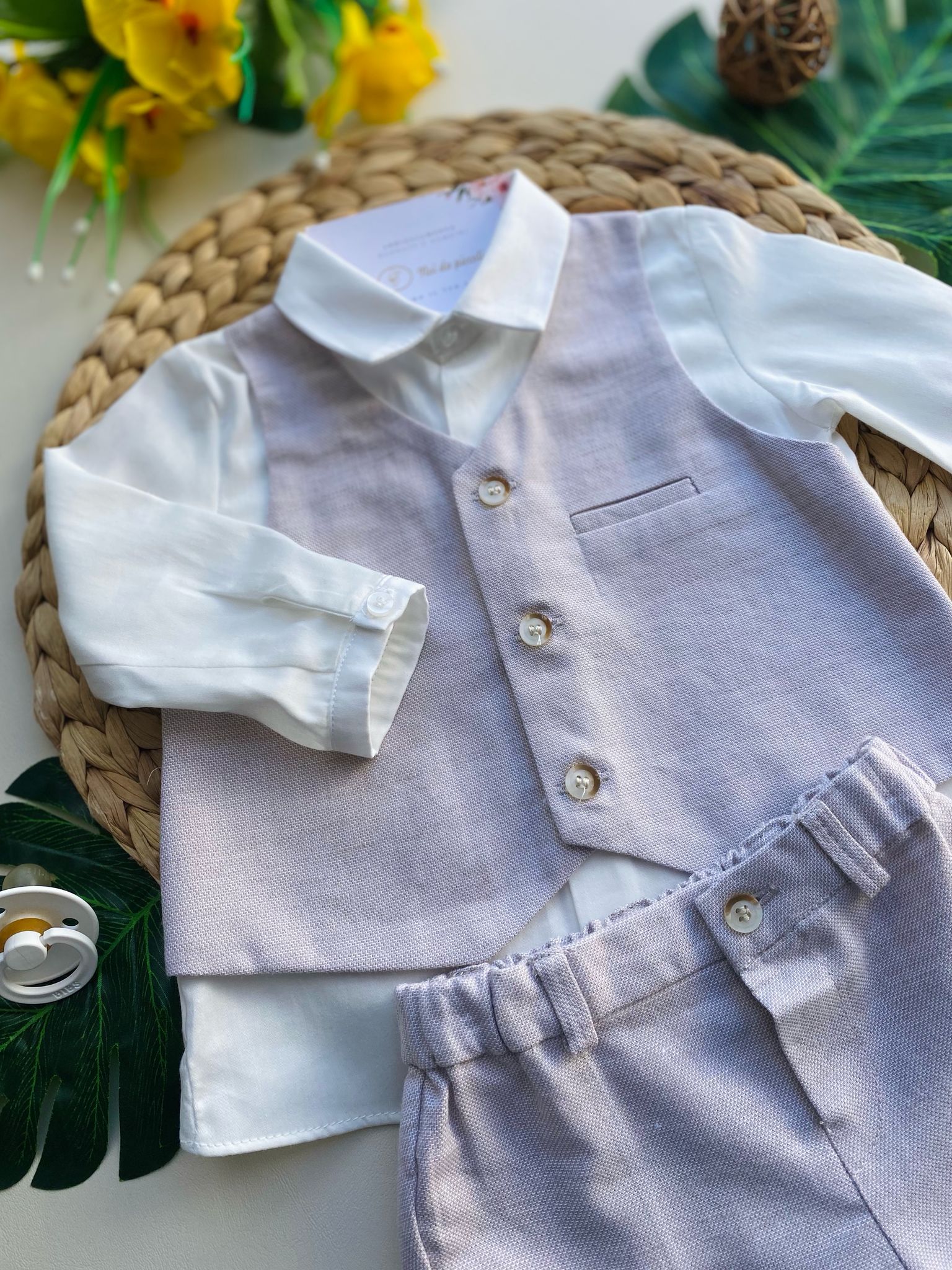 completo 3 pz pantaloncino e panciotto beige e camicia bianca - Noi da piccoli
