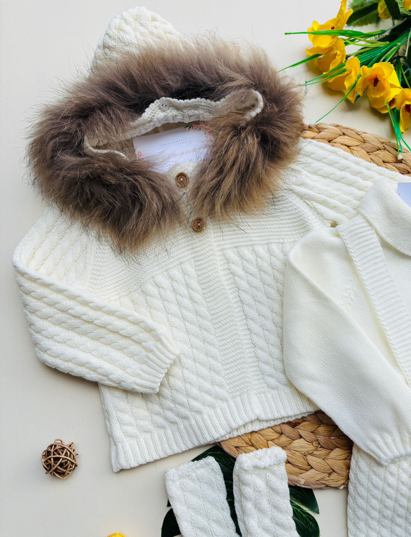 COMPLETO 4 PZ IN FILATO CALDO CRUDO - Noi da piccoli