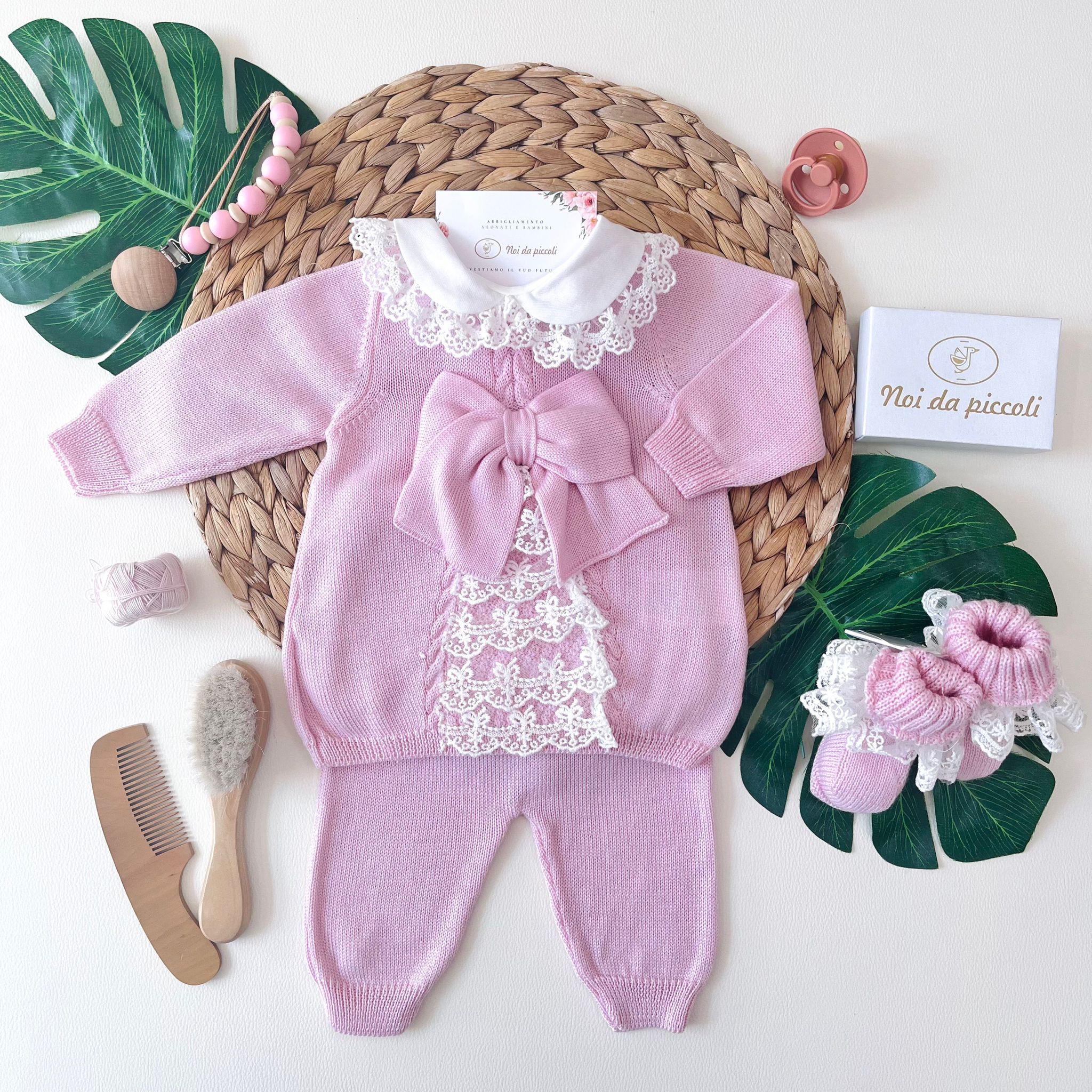 COMPLETO CON BABBUCCE 100% lana merino extrafine ROSA CIPRIA - Noi da piccoli