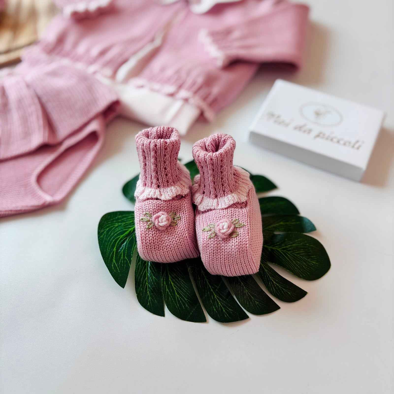 COMPLETO CON BABBUCCE 100% LANA ROSA - Noi da piccoli