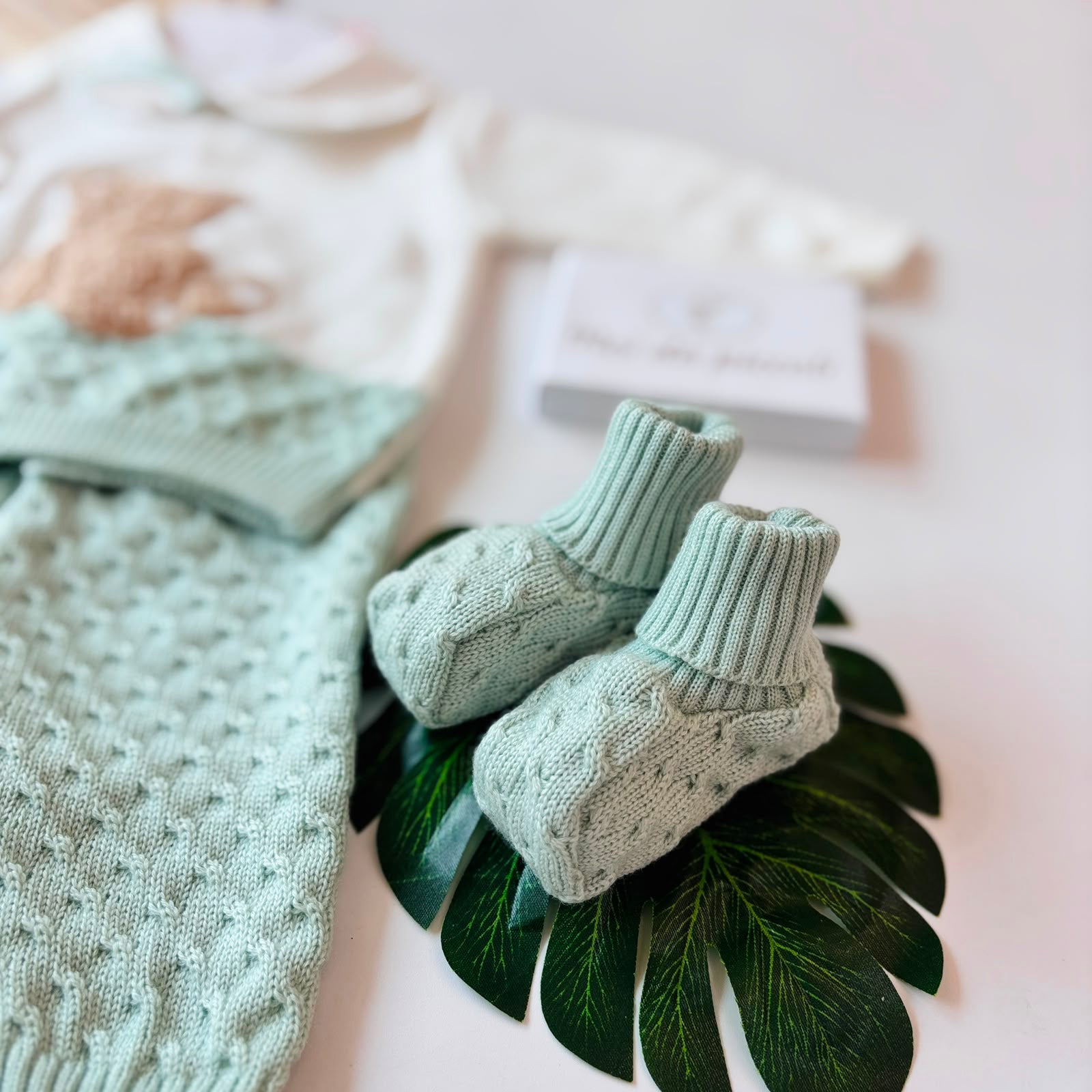 COMPLETO CON BABBUCCE 100% LANA VERDE ORSETTO - Noi da piccoli