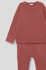 COMPLETO IN FILATO CALDO CON RIGHE ROSA - Noi da piccoli