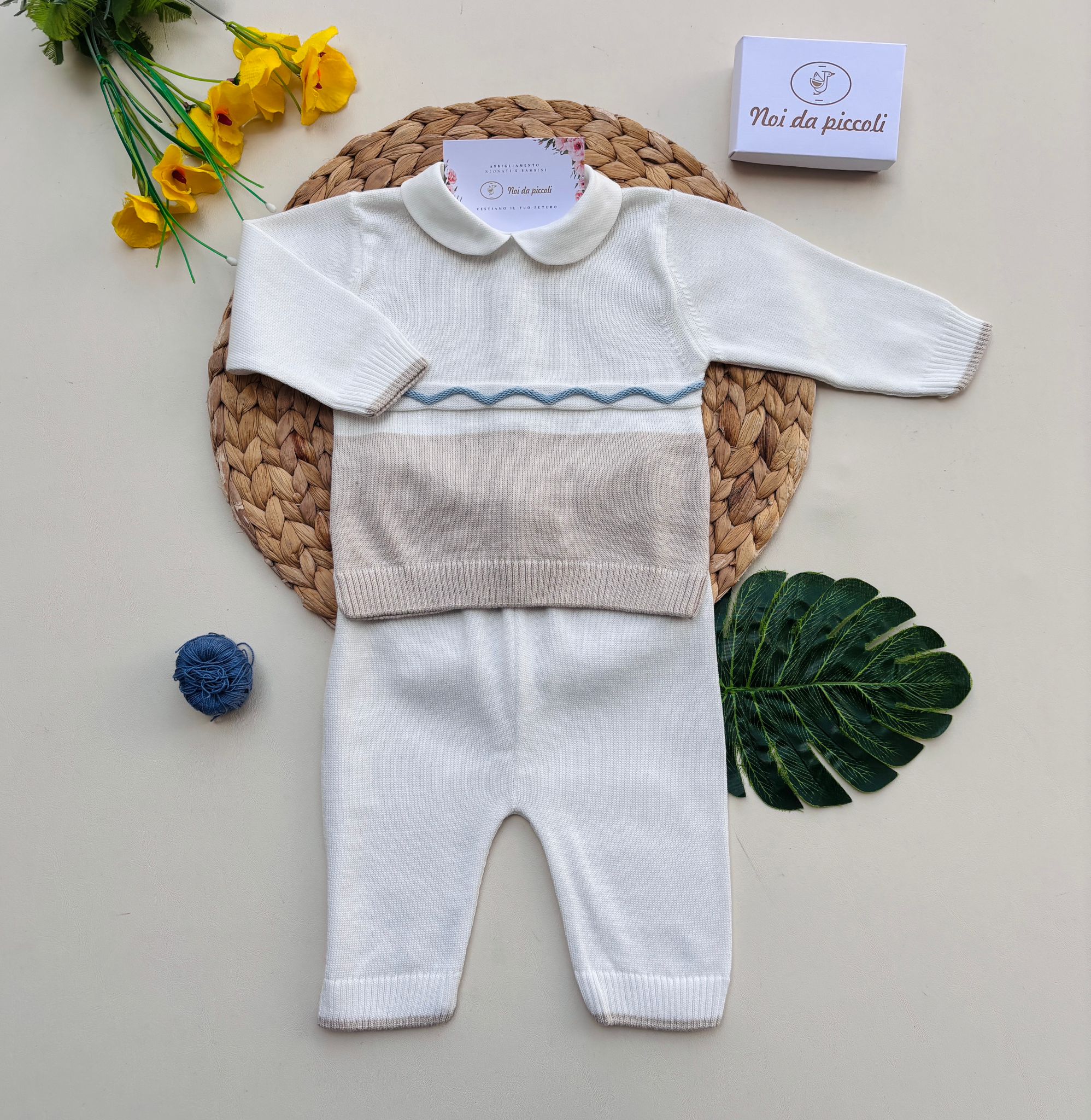 COMPLETO IN FILO BEIGE E BIANCO - Noi da piccoli