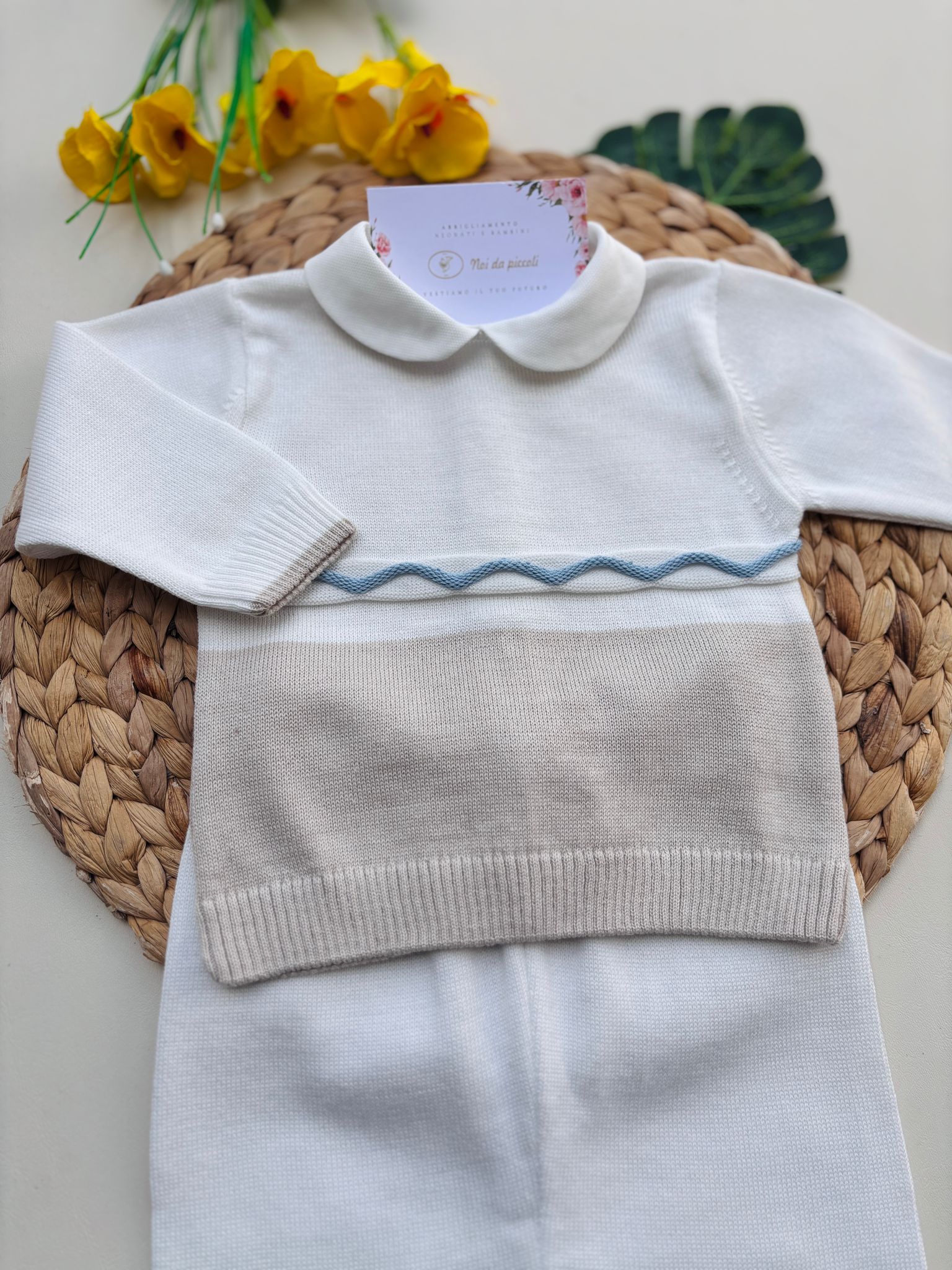 COMPLETO IN FILO BEIGE E BIANCO - Noi da piccoli