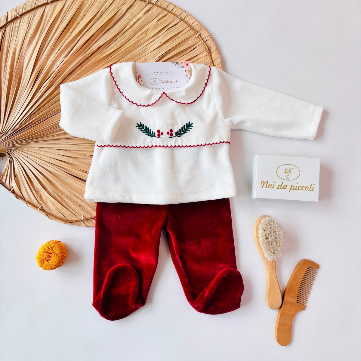 COMPLETO natalizio IN CINIGLIA ROSSO con ricamo floreale - Noi da piccoli