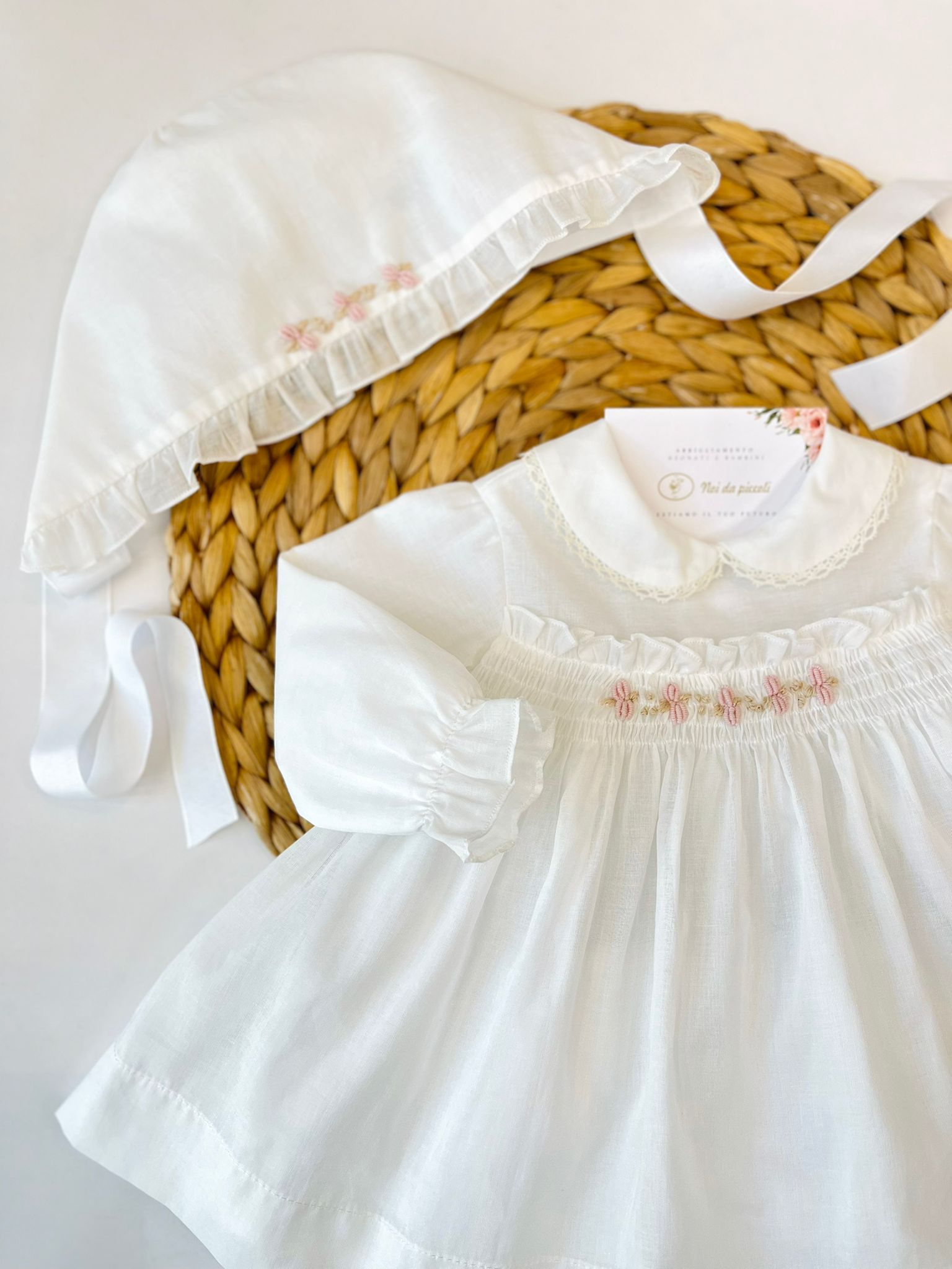 COMPLETO RICAMATO A MANO 100 % COTONE VANIGLIA ROSA - Noi da piccoli