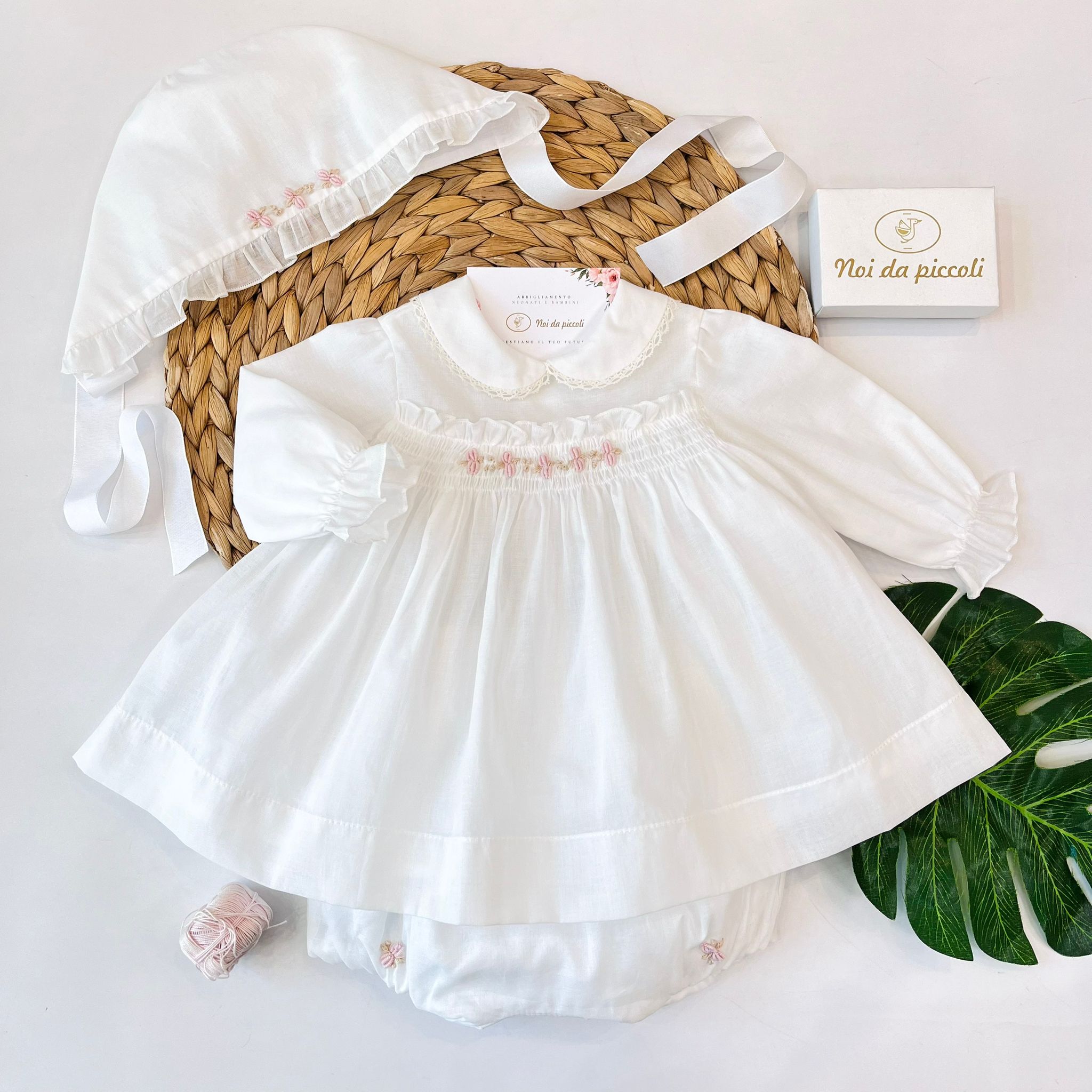 COMPLETO RICAMATO A MANO 100 % COTONE VANIGLIA ROSA - Noi da piccoli