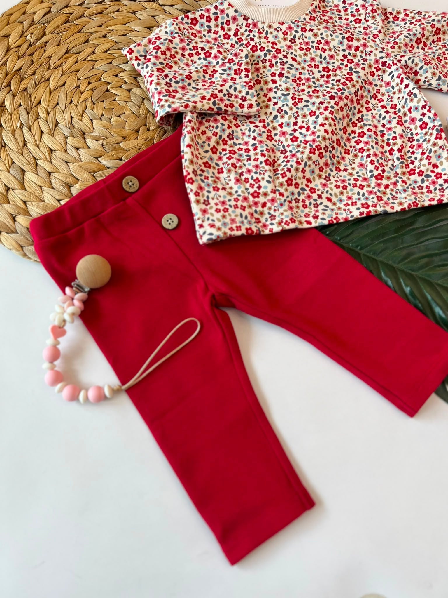 COMPLETO ROSSO CON FIORI IN COTONE CALDO - Noi da piccoli