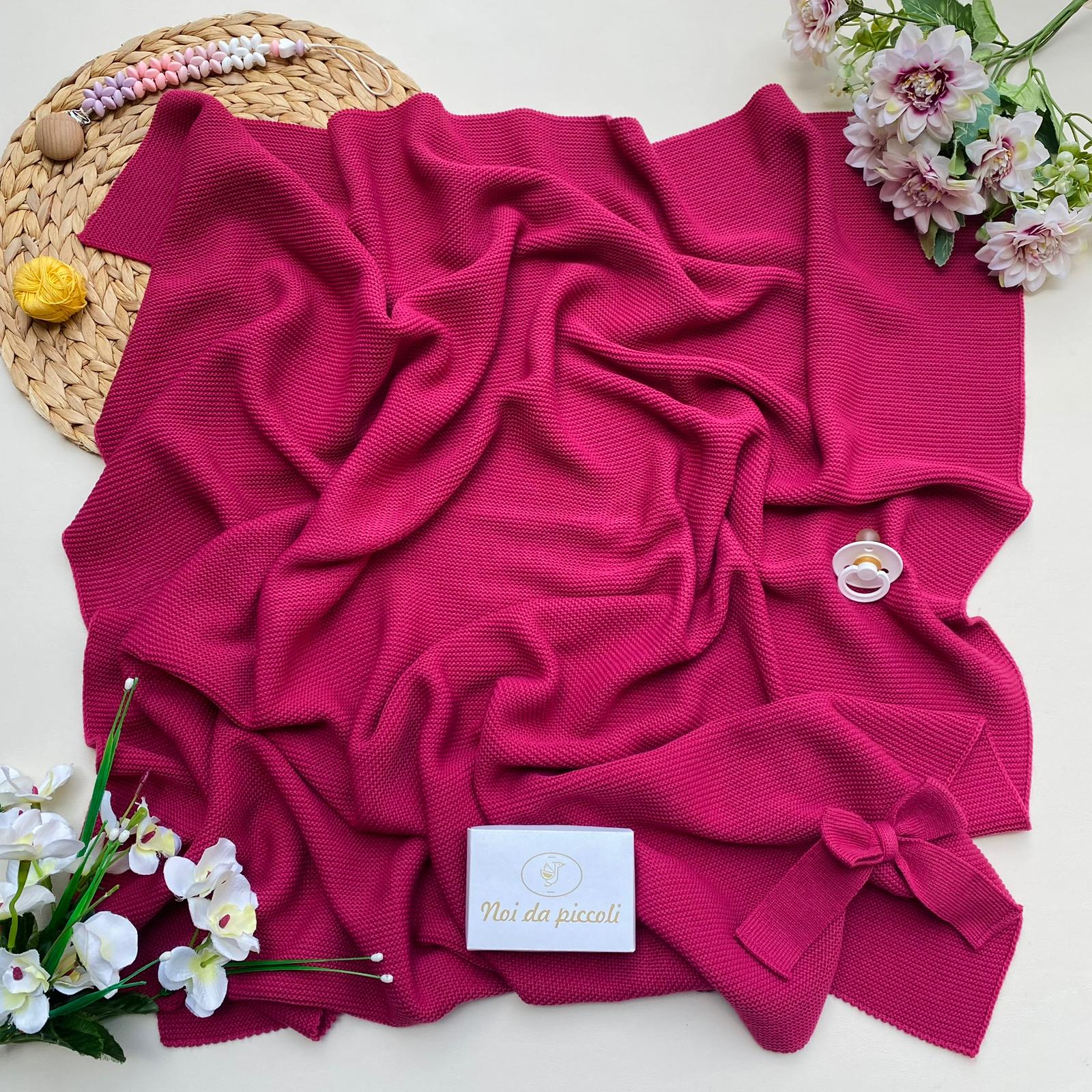 COPERTA CON FIOCCHETTO FILATO CALDO FUCSIA MELOGRANO - Noi da piccoli