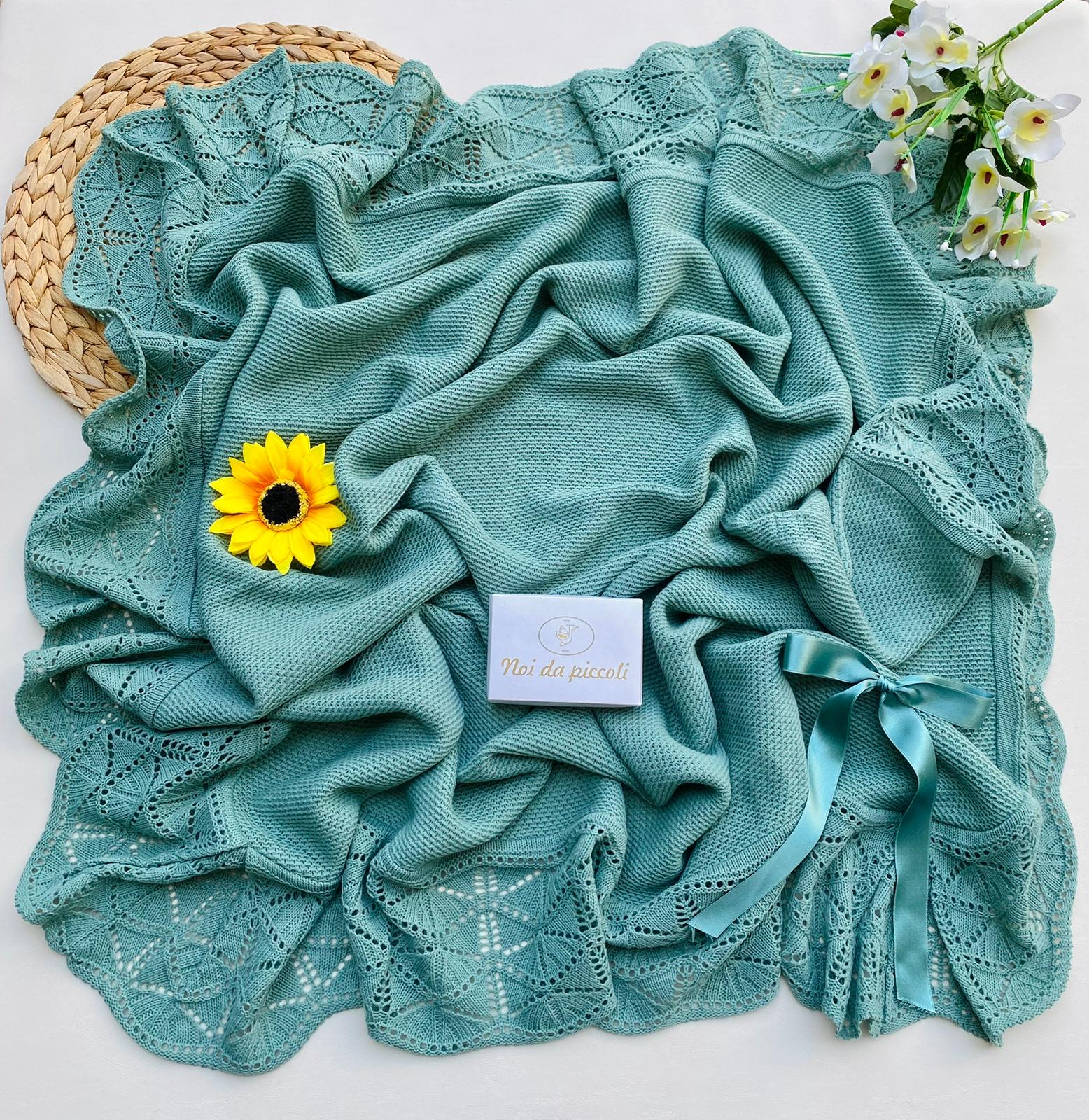 COPERTA FILATO CALDO CON FIOCCO 100% ACRILICO VERDE SCURO - Noi da piccoli