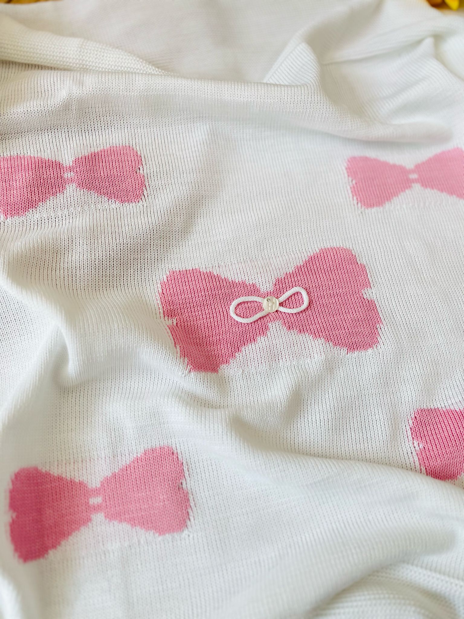 COPERTINA 100 % COTONE BIANCO E FIOCCHETTI ROSA - Noi da piccoli