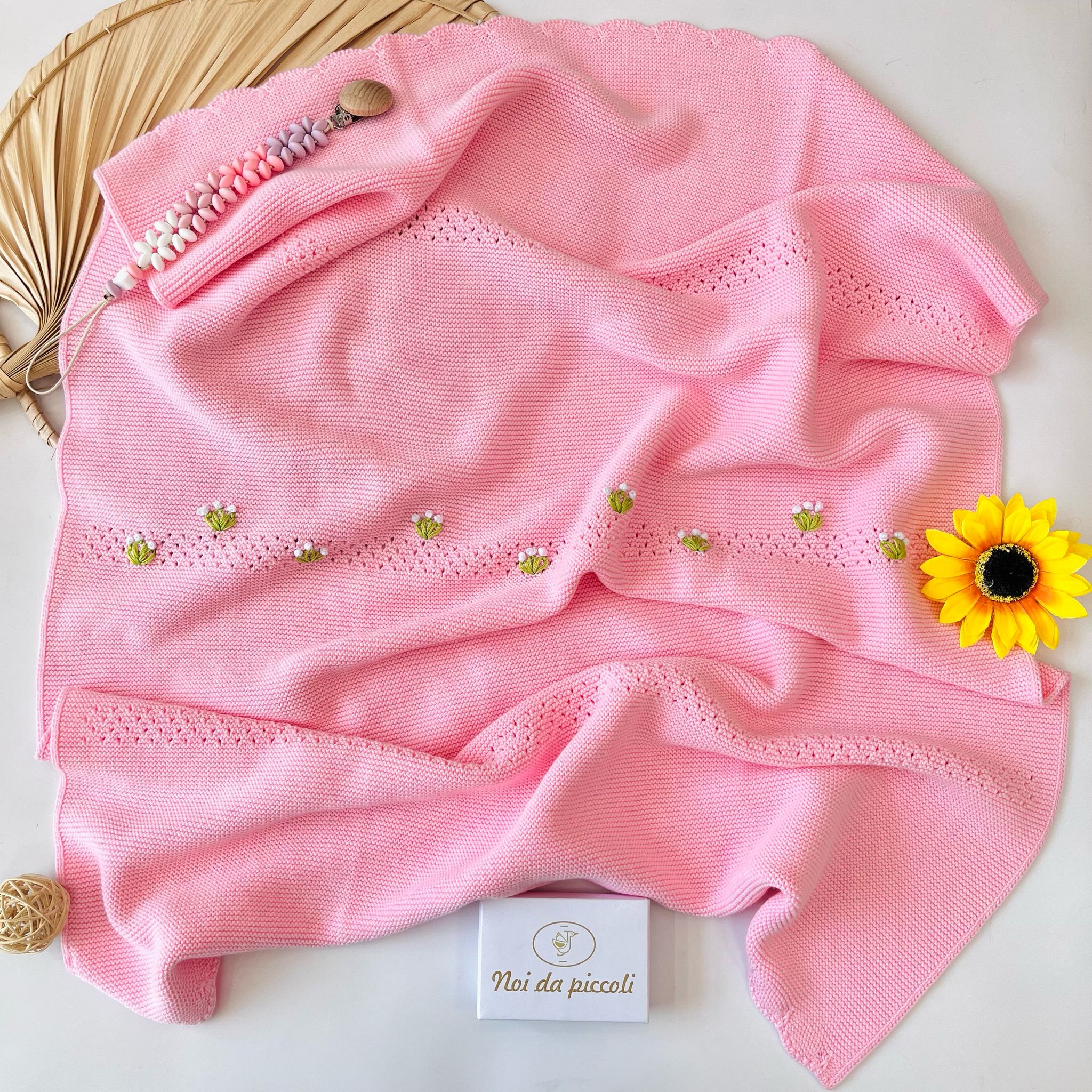 COPERTINA 100% FILO DI COTONE ROSA FIORELLINI VERDI - Noi da piccoli