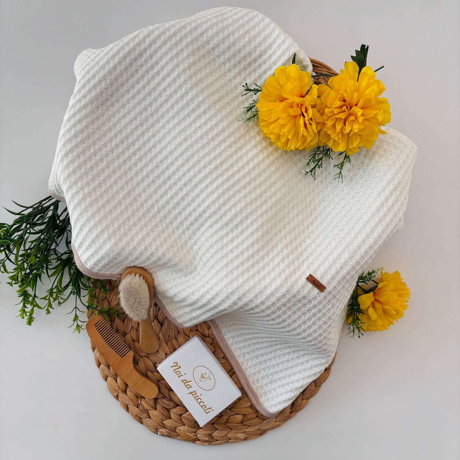 COPERTINA BIANCO NIDO D'APE BEIGE - Noi da piccoli