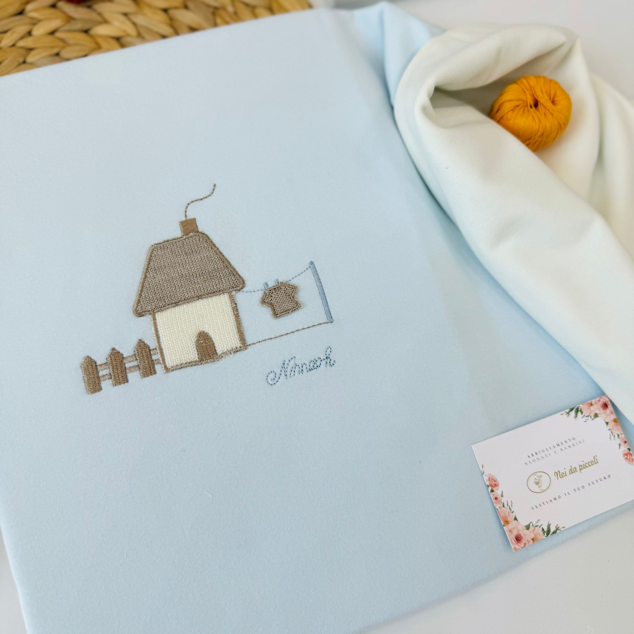 COPERTINA CASETTA IN CAMPAGNA COTONE CALDO CIELO - Noi da piccoli