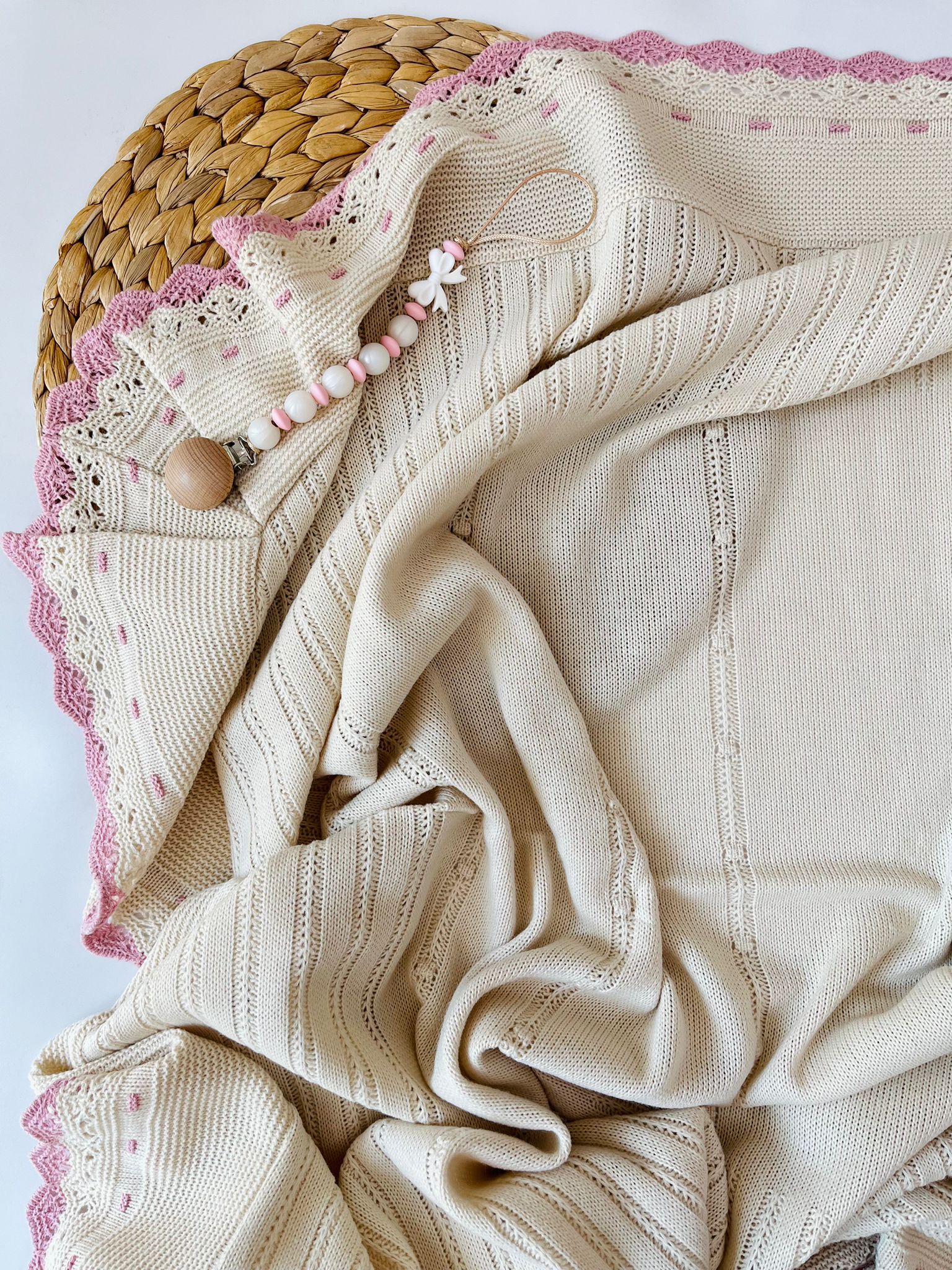 COPERTINA CON FIOCCO FILATO CALDO MALVA E CREMA - Noi da piccoli