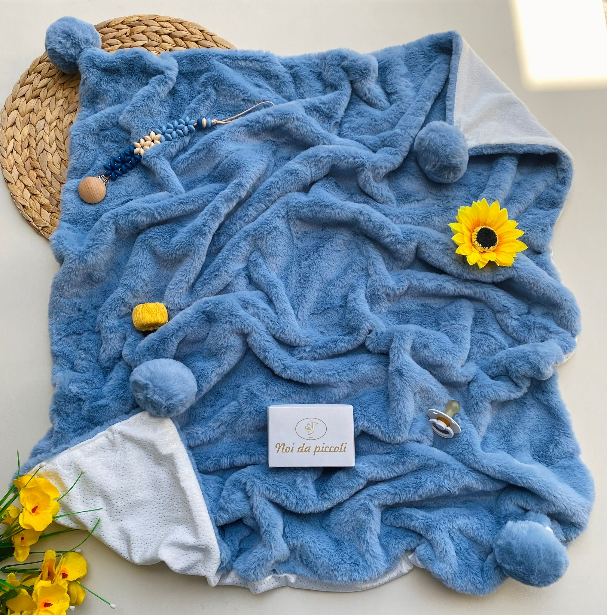 COPERTINA CON POM - POM CINIGLIA NUBE - CIELO - Noi da piccoli