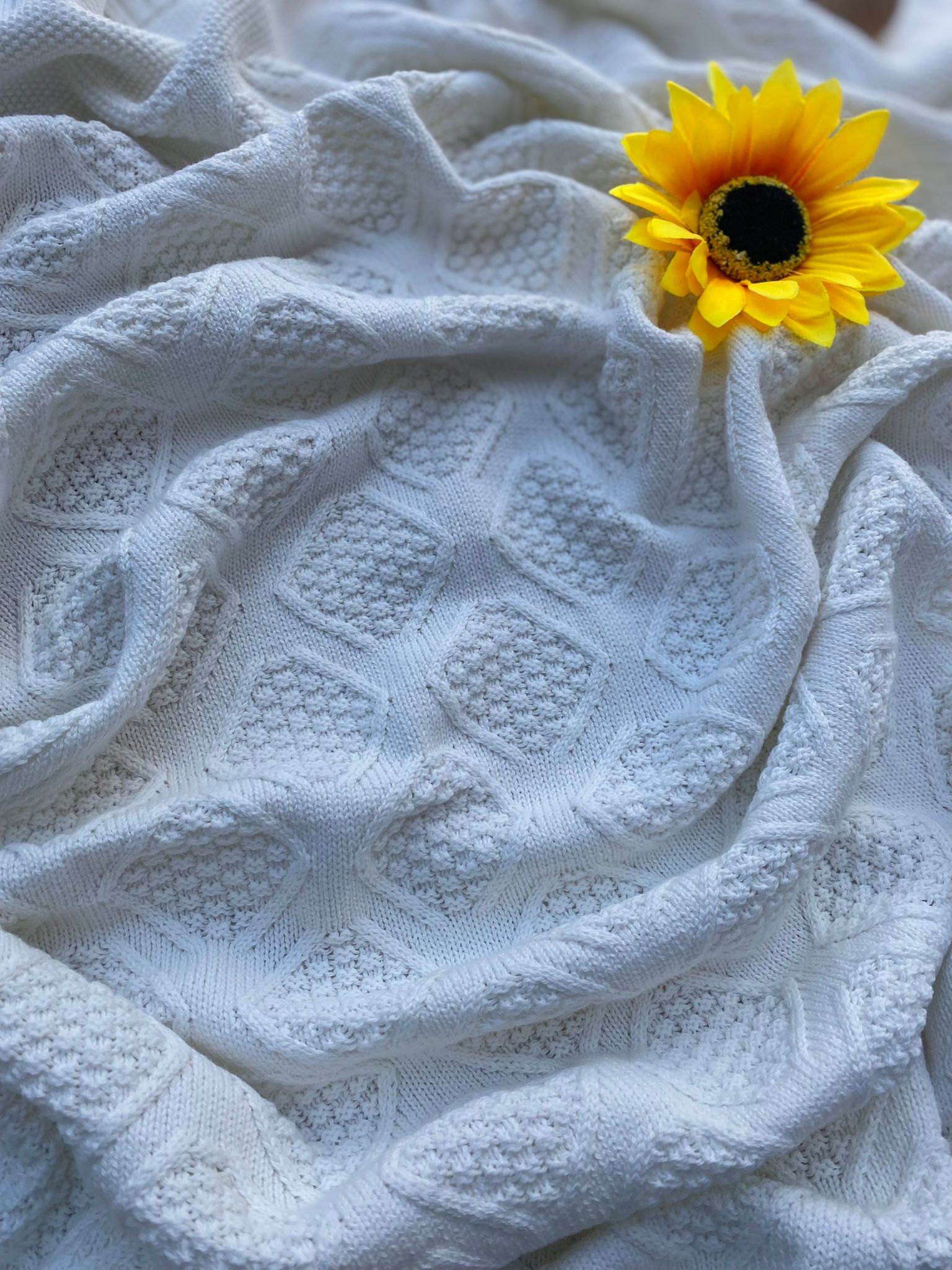 COPERTINA CON RICAMI FILATO CALDO CRUDO - Noi da piccoli