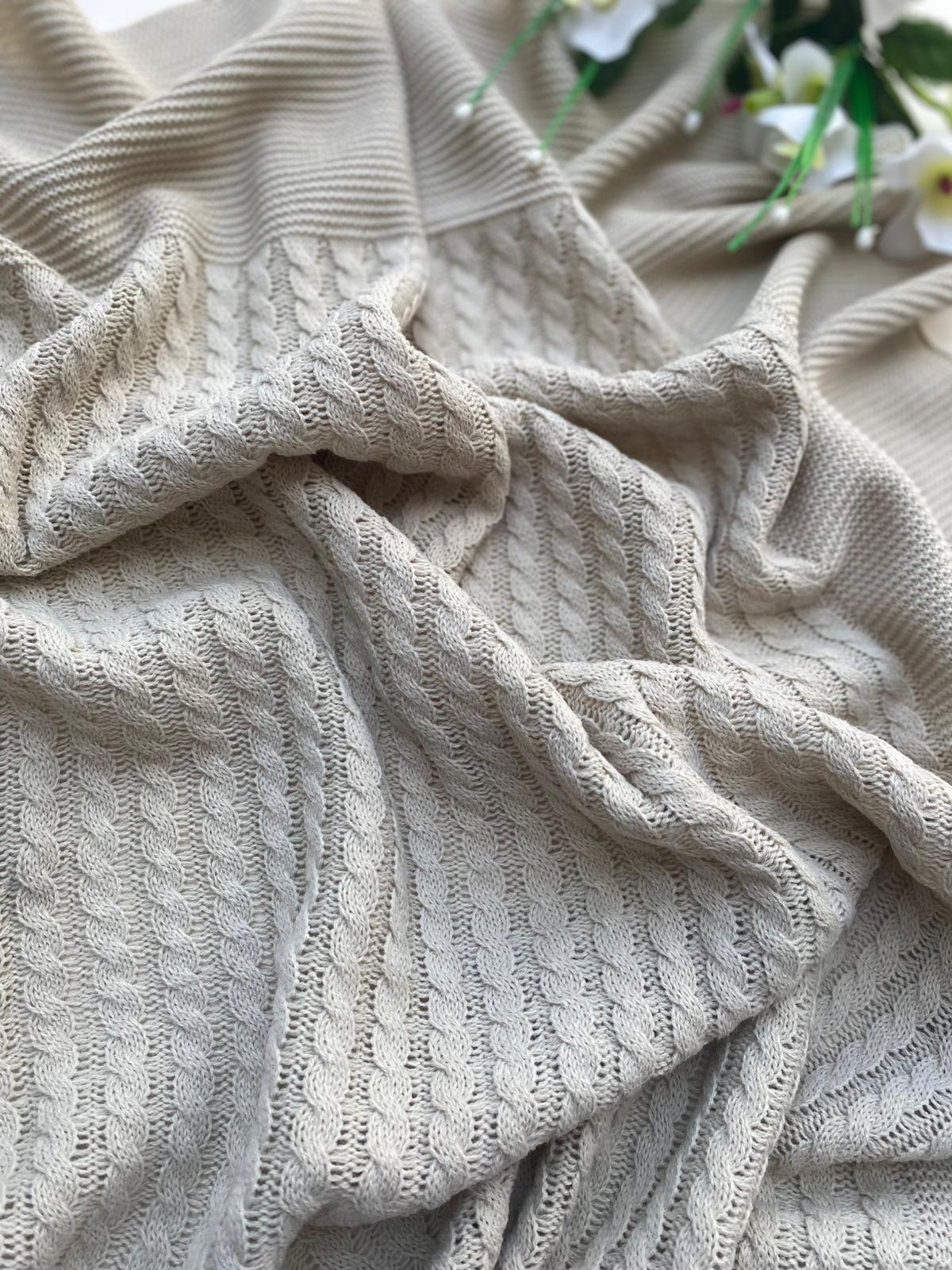 COPERTINA CON RICAMINI AD INTRECCIO FILATO CALDO SABBIA - Noi da piccoli