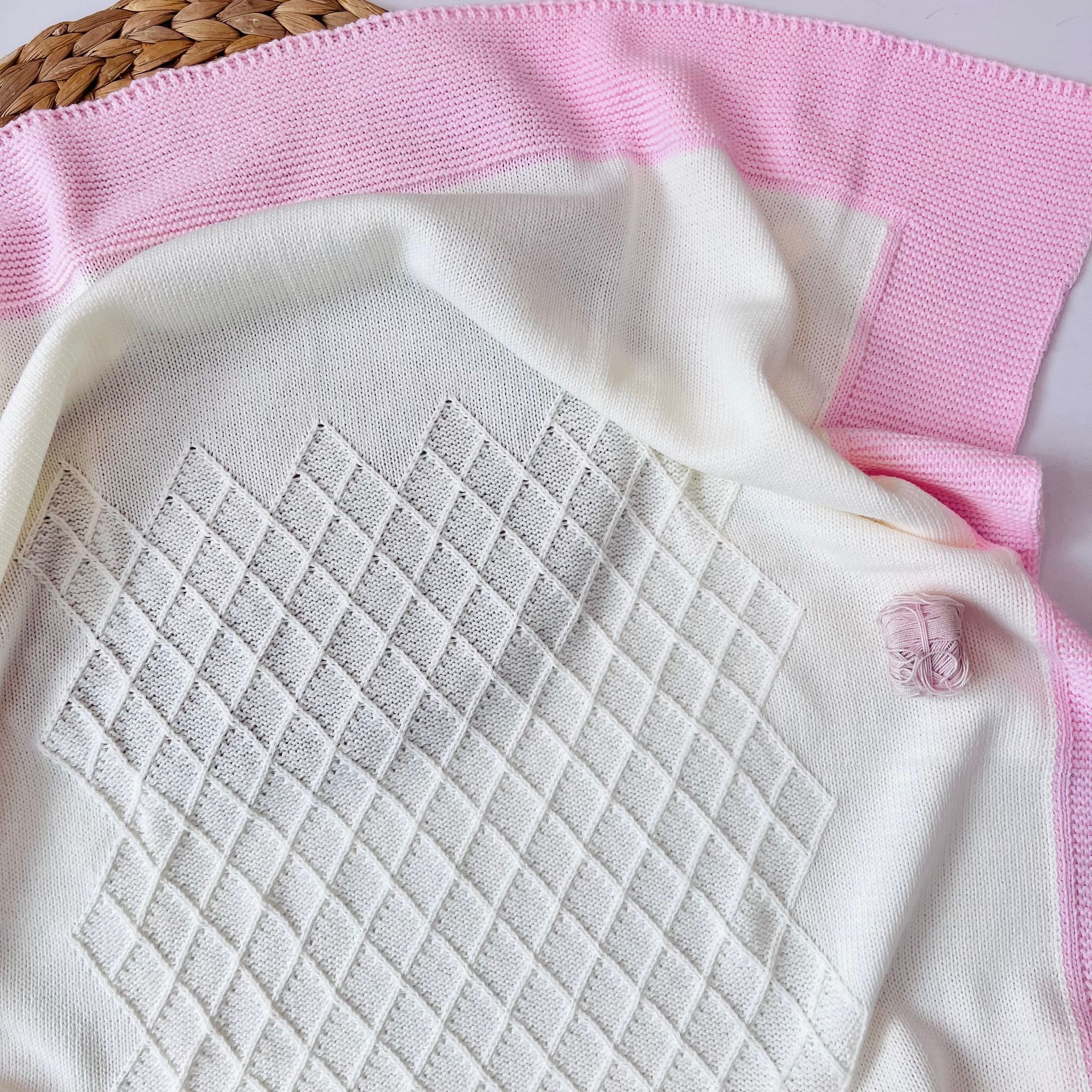 COPERTINA CON ROMBI FILATO ROSA - Noi da piccoli