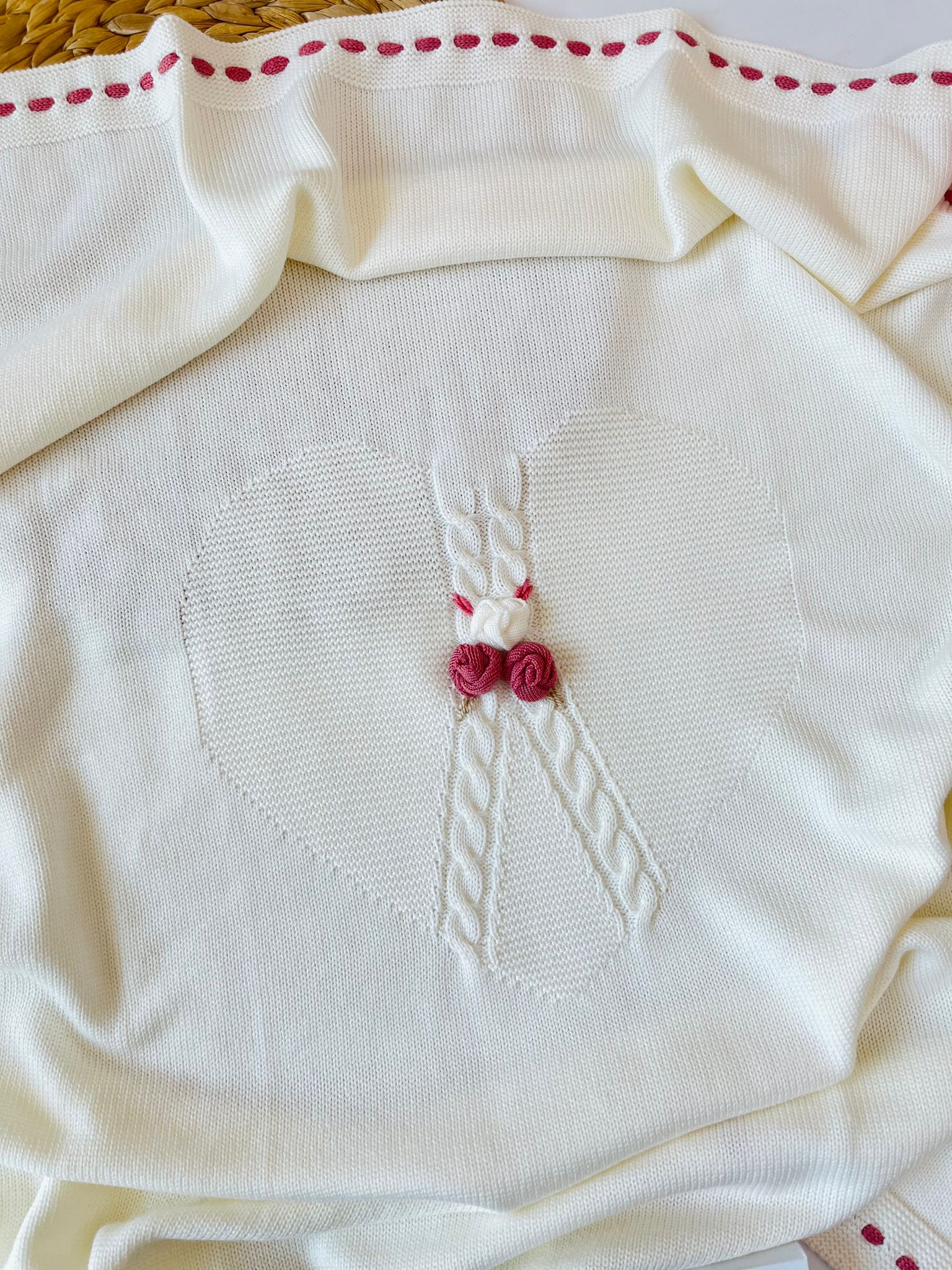 COPERTINA CON ROSELLINA 100% LANA CREAM LAMPONE - Noi da piccoli