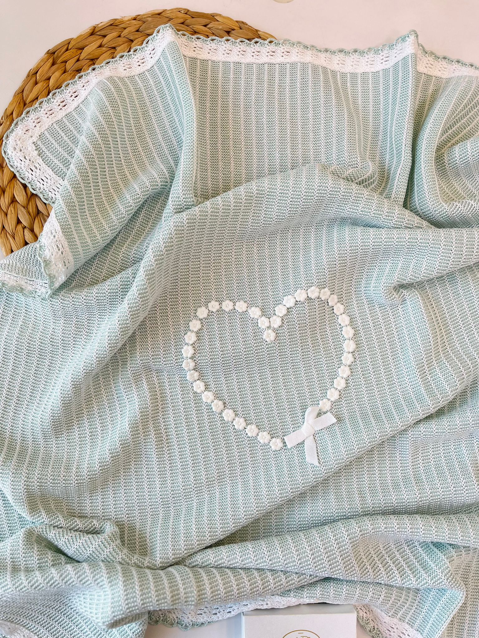 COPERTINA CUORE DI ROSELLINE 100% FILO DI COTONE SALVIA BIANCO - Noi da piccoli